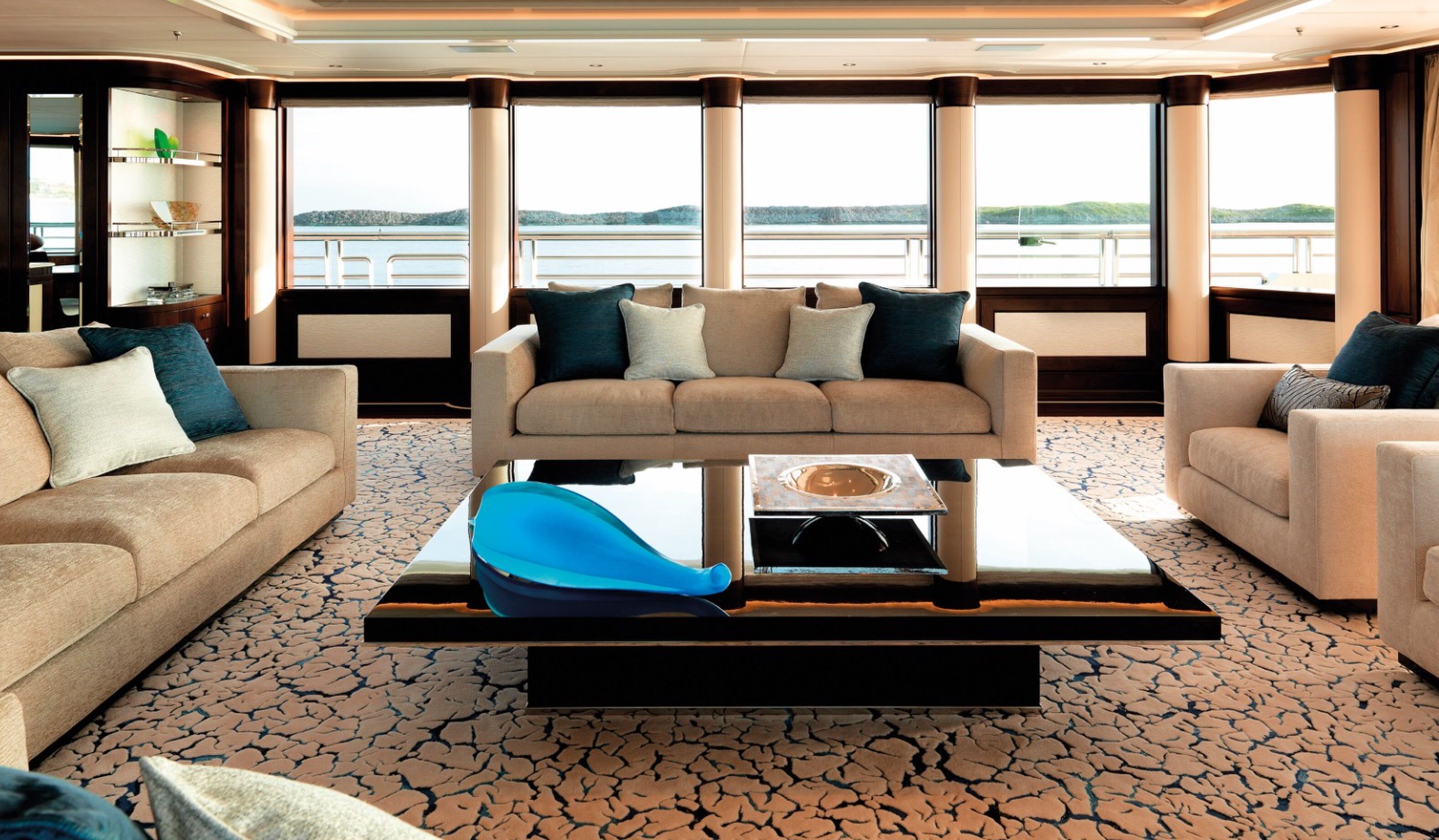 Het interieur van het superjacht Just J's van Royal Hakvoort Shipyard