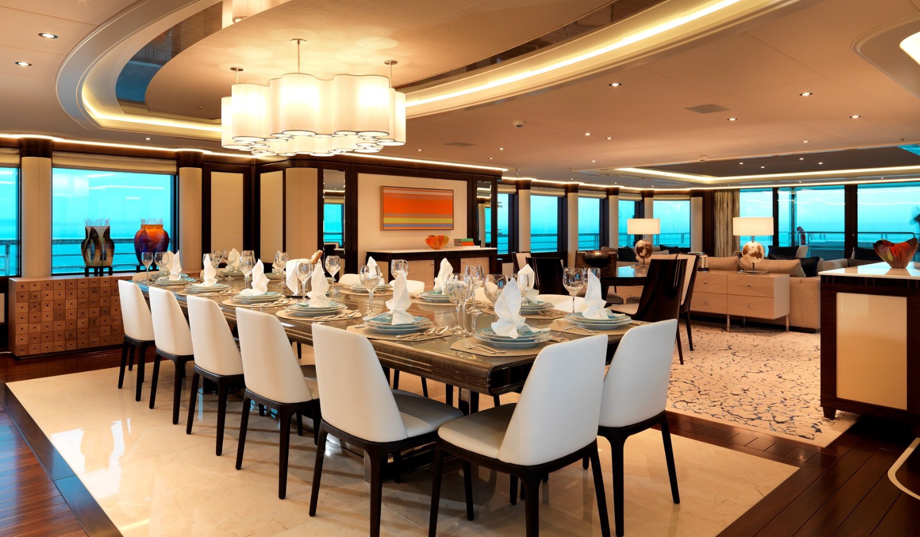 Het interieur van het superjacht Just J's van Royal Hakvoort Shipyard