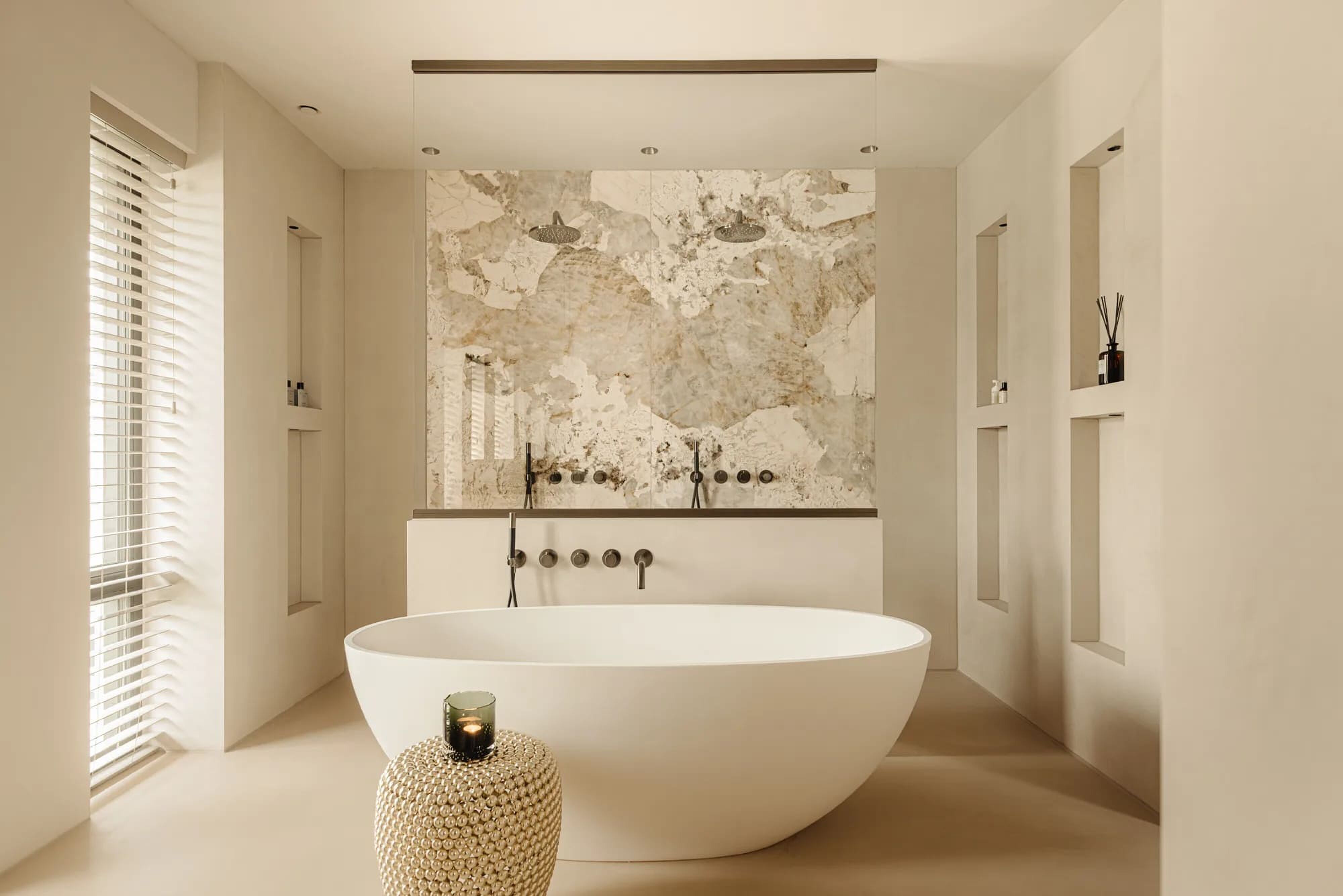 De badkamer van de villa in Amstelveen