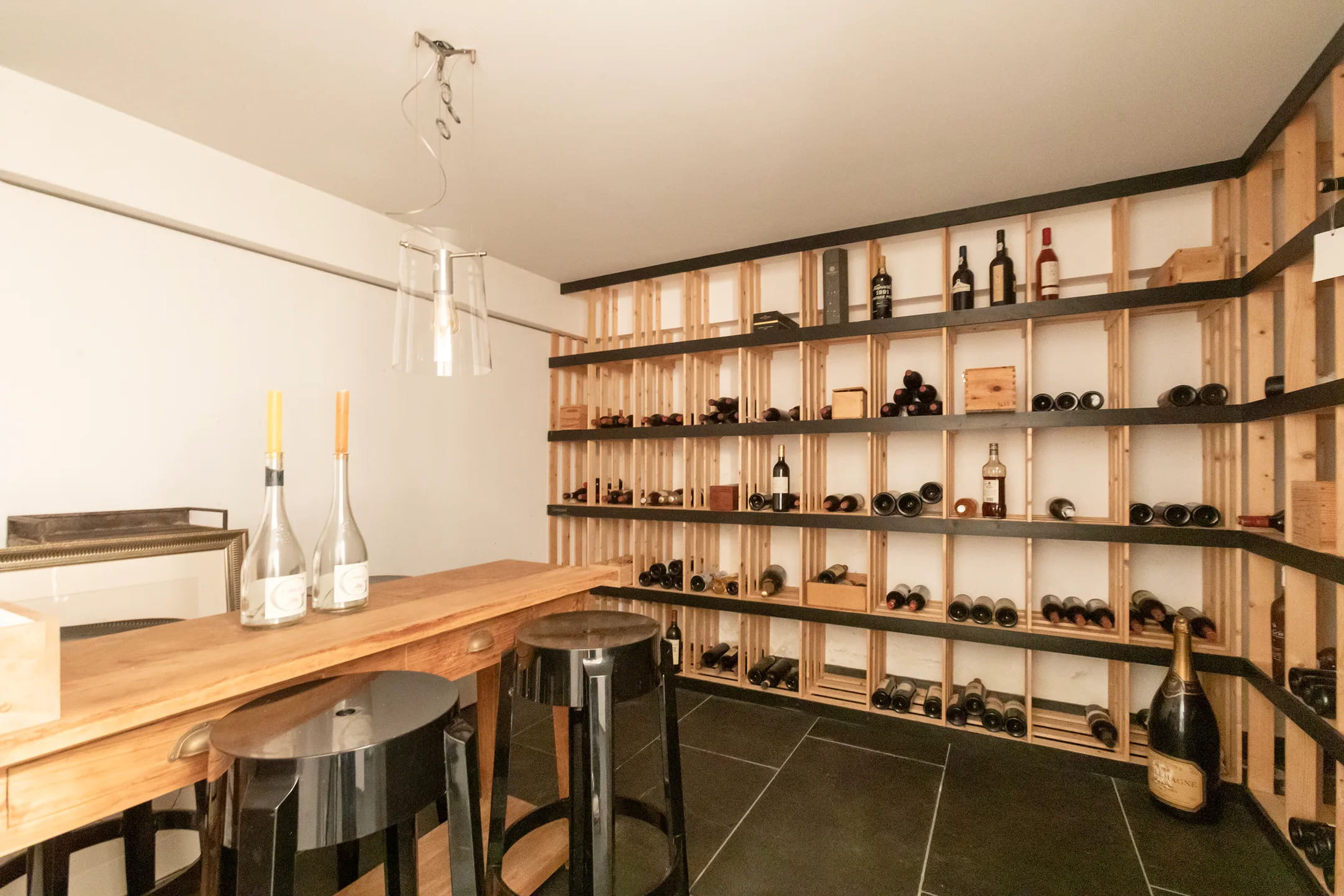 De wijnkelder in de villa in Bussum