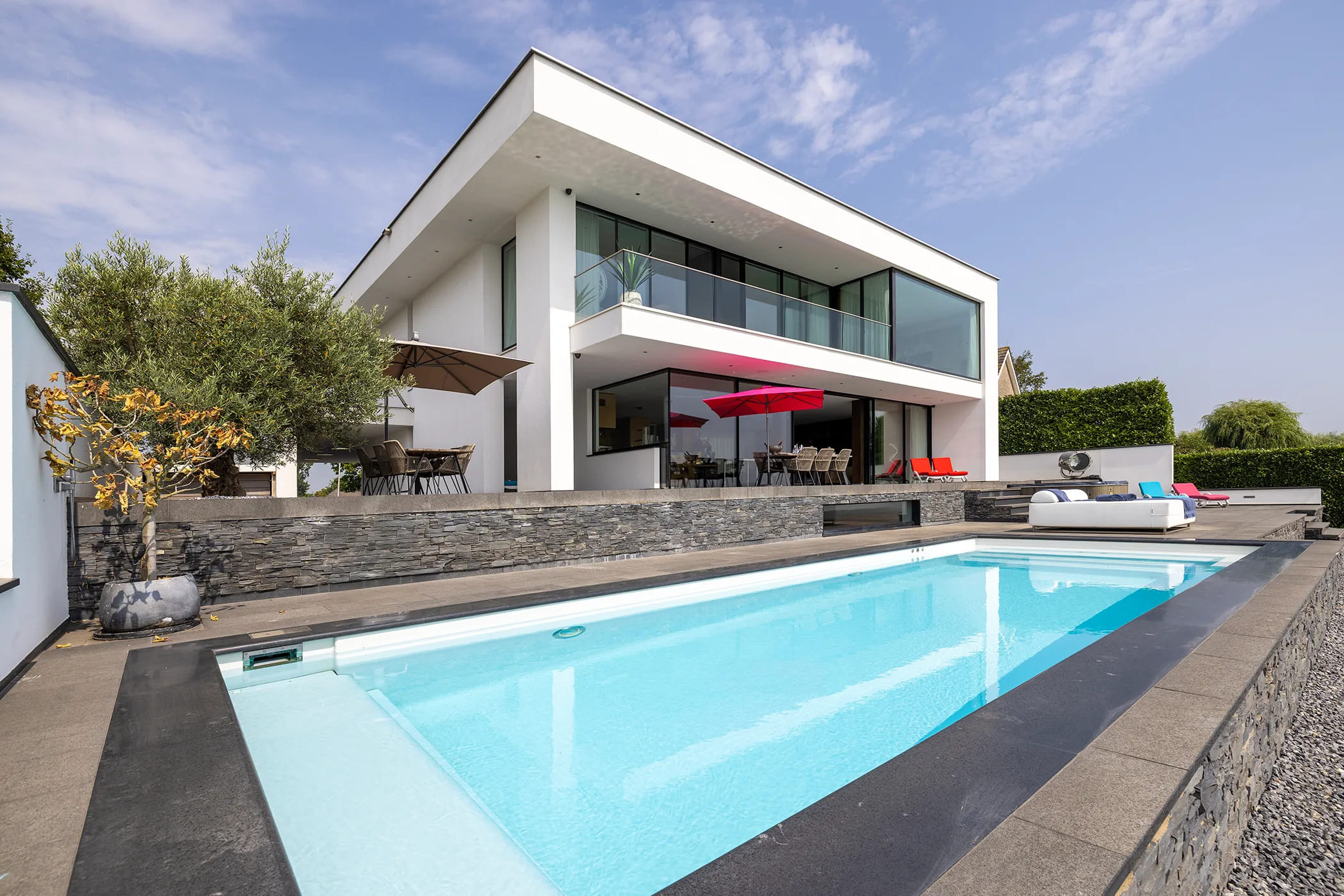 Gelderse villa met zwembad, wellness, wijnkelder én homegym kost € 3.450.000