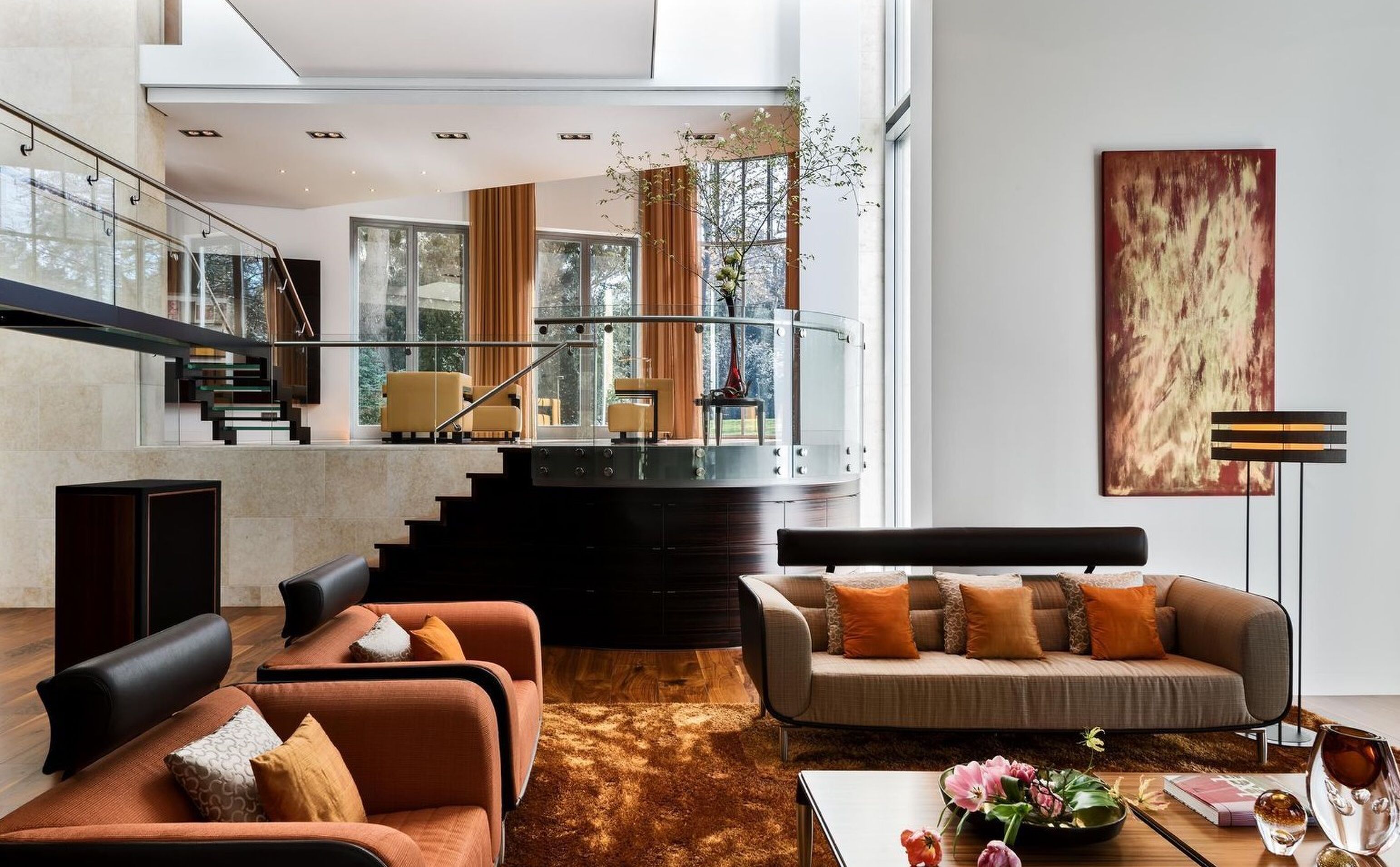 De woonkamer van de villa in Bosch en Duin