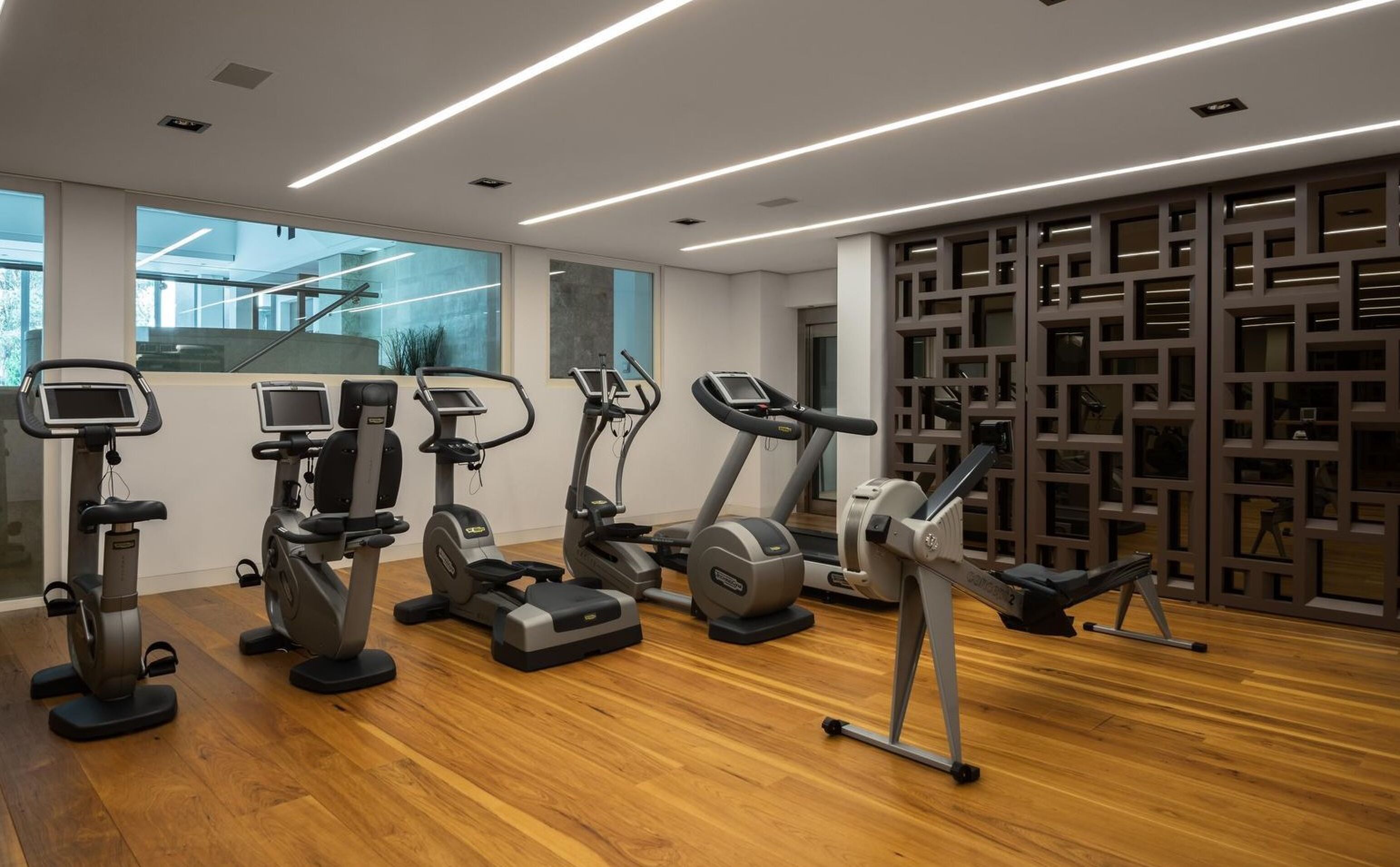 De thuisgym van de villa in Bosch en Duin