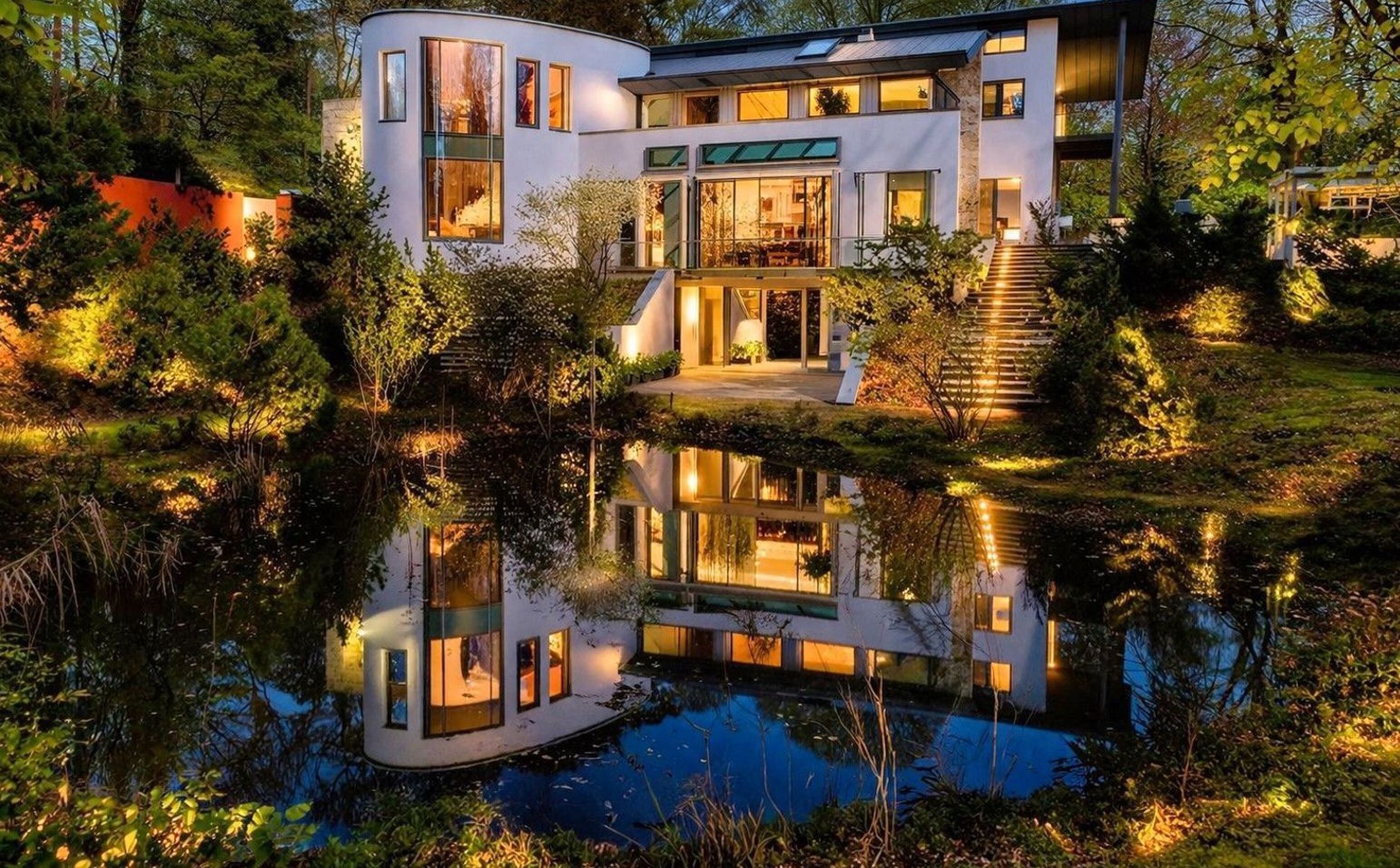 De voorzijde van de villa in Bosch en Duin