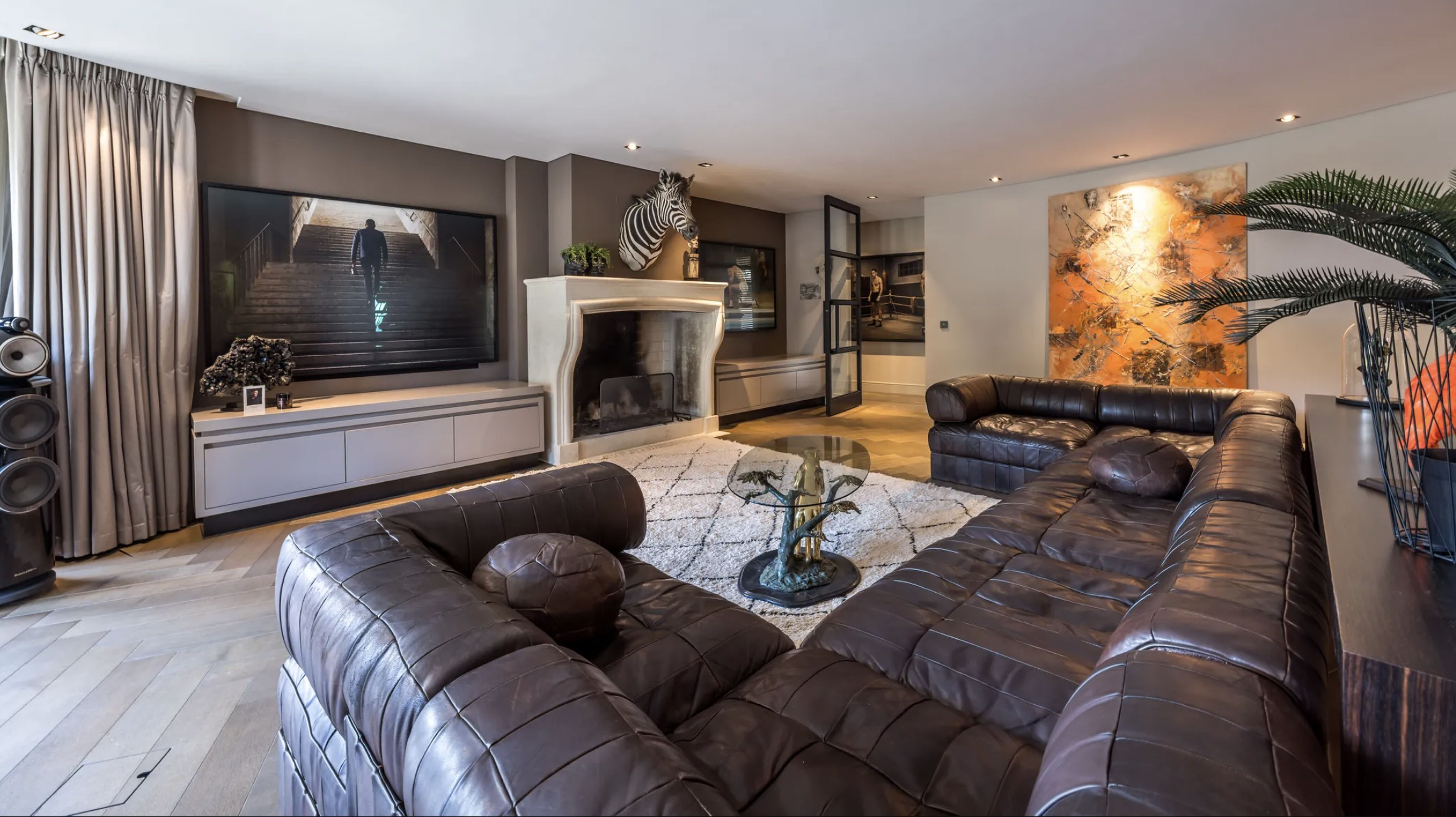 De woonkamer van de villa van Jer&ocirc;me Anzola in Laren