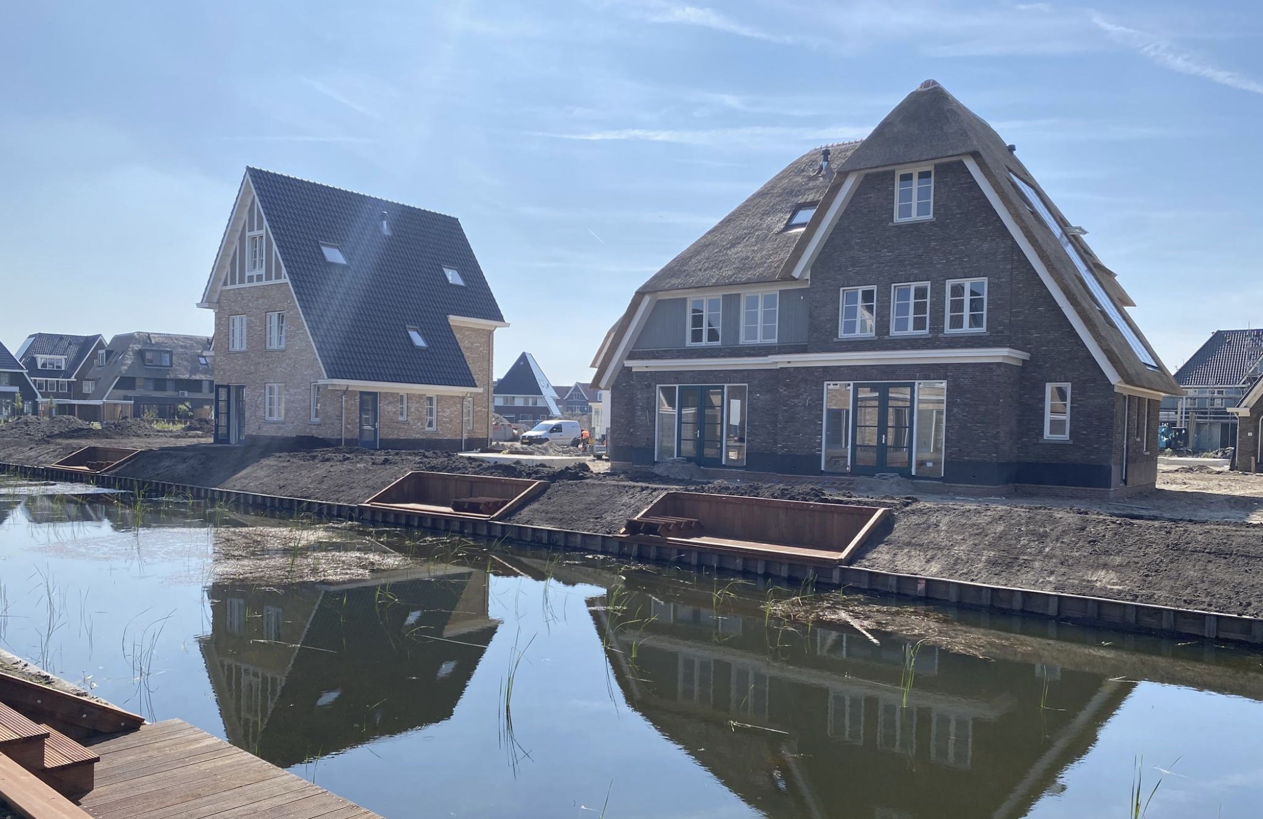 Ajacied Mika Godts (20) legt bijna € 1,5 miljoen neer voor fraaie twee-onder-een-kap onder de rook v