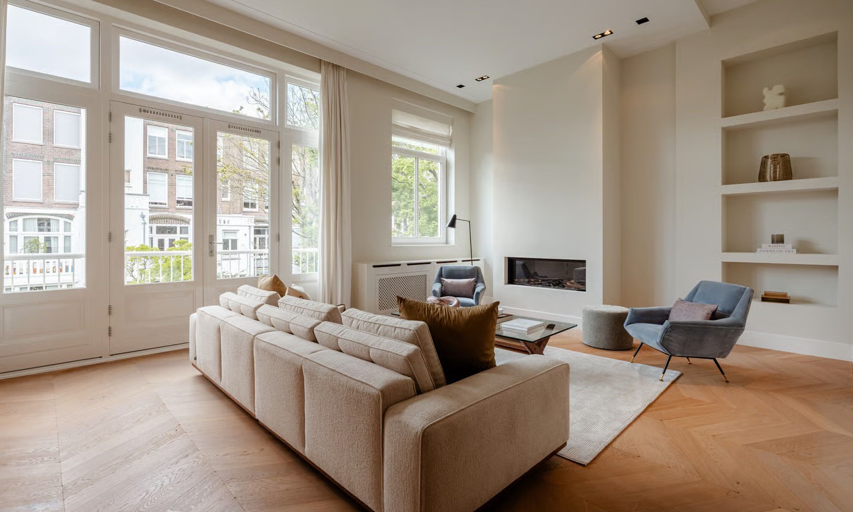 De woonkamer in de woning van prins Maurits in Amsterdam-Zuid