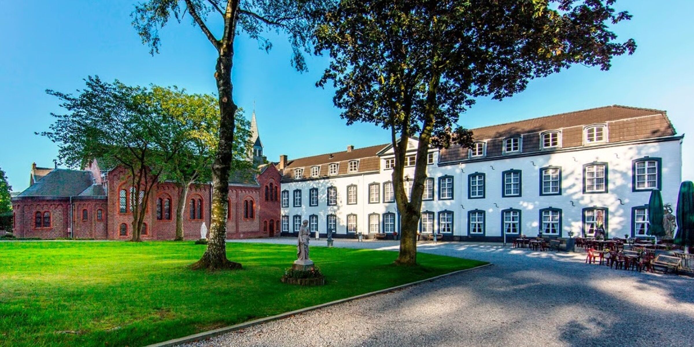 Waanzinnig landgoed in het uiterste zuiden van Limburg staat voor miljoenen op Funda