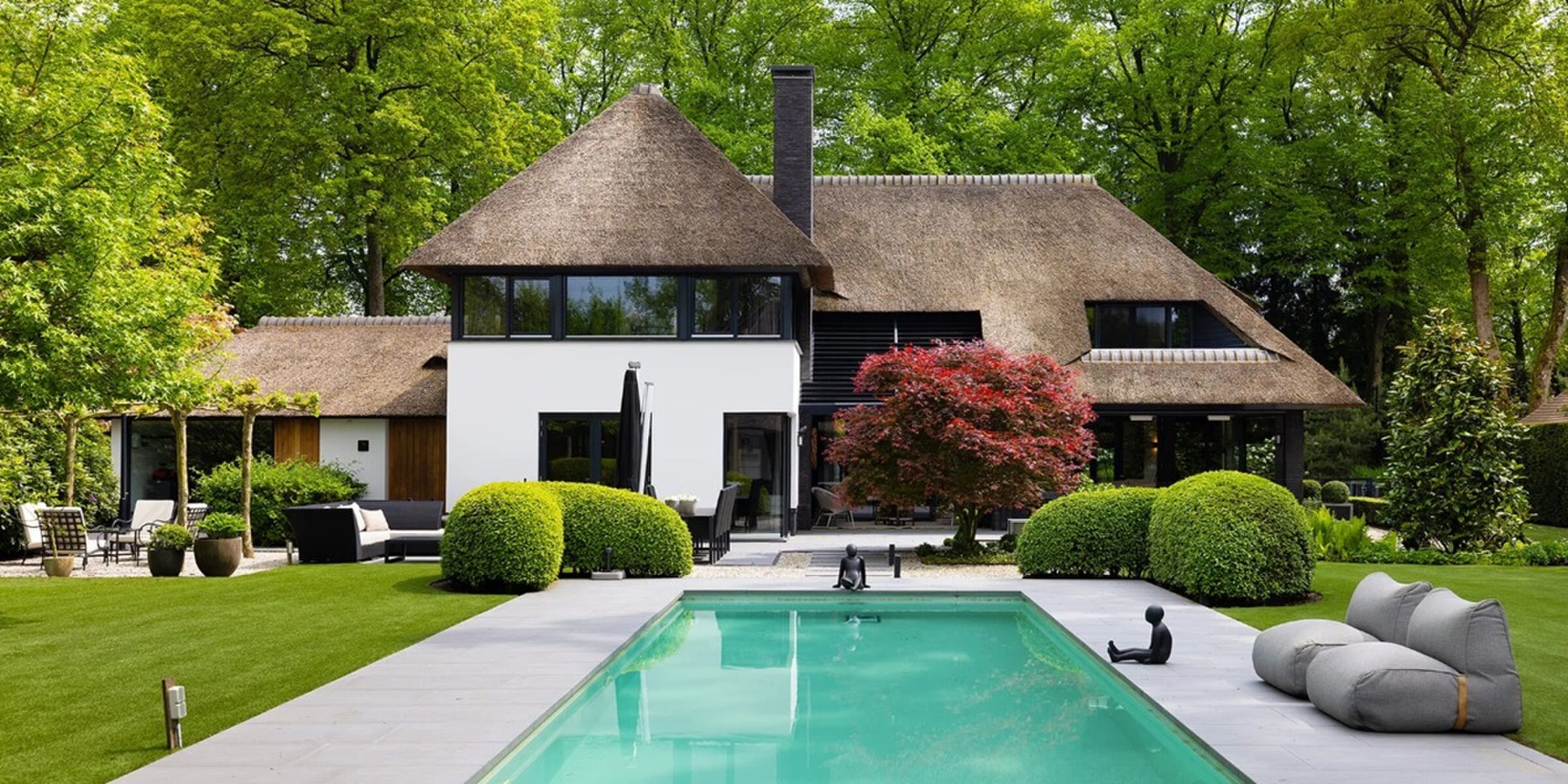 Heerlijke villa in Blaricum met zwembad, wijnkelder én Ferrari in de garage kost op Funda € 6,8 milj