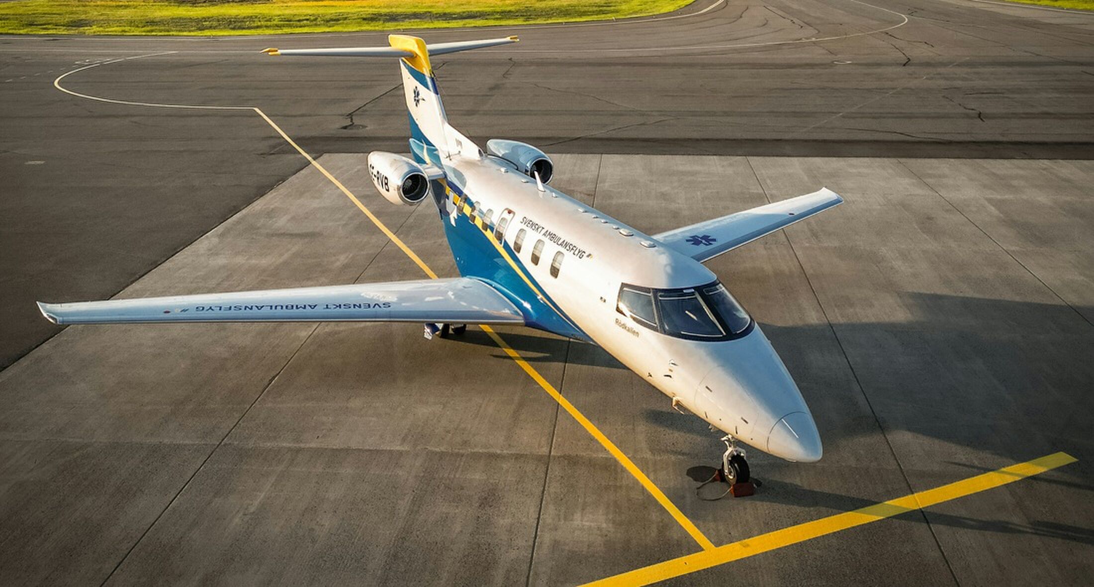 Een priv&eacute;jet op een luchthaven