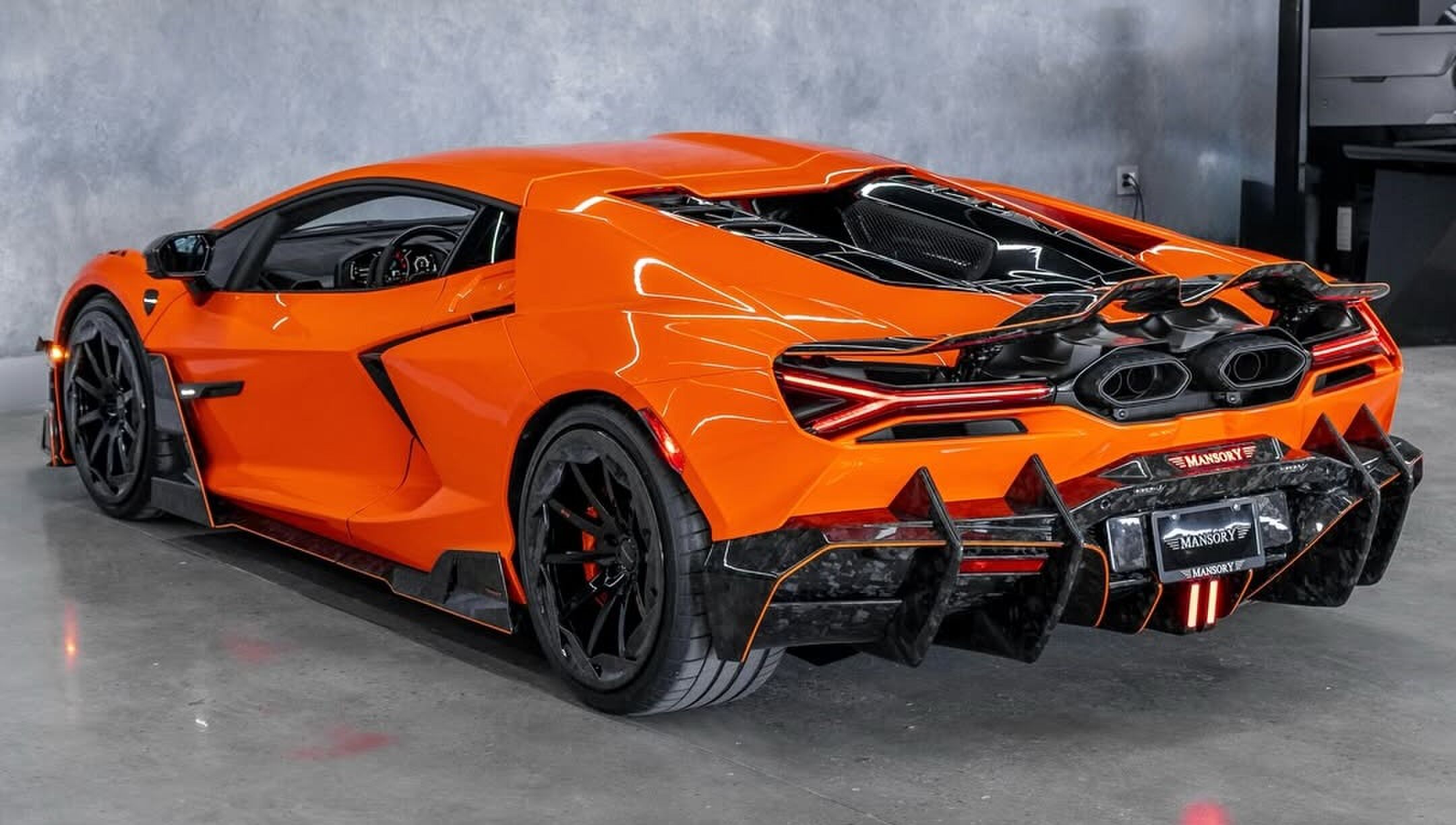 De achterzijde van de MANSORY Initiate