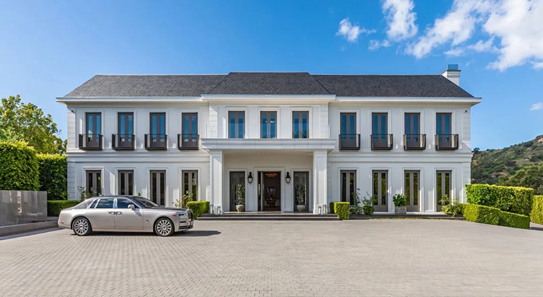 De voorzijde van de villa van Jennifer Lopez