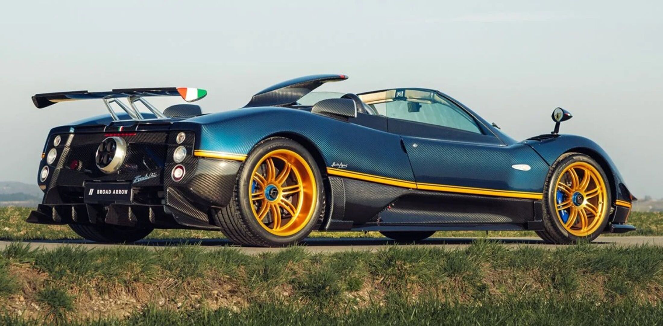 De zijkant van de Pagani Zonda die naar de veiling gaat