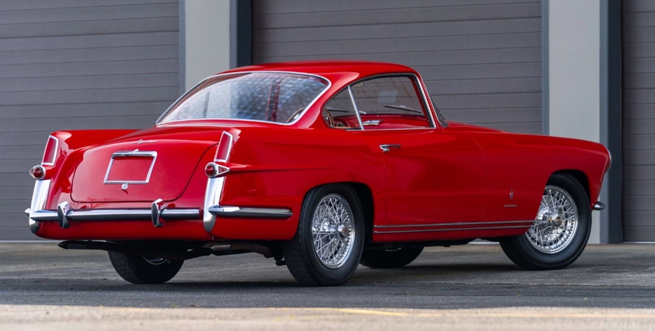 De achterzijde van de Jaguar XK140 SE Ghia