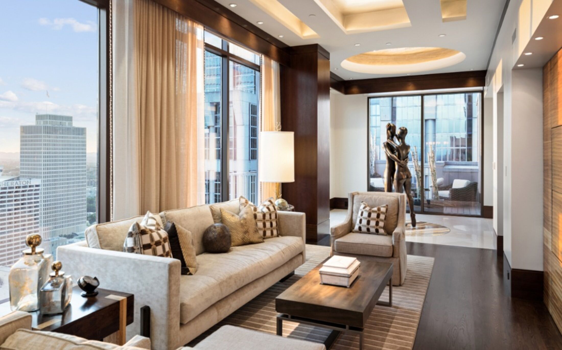 De living van het penthouse in Nashville