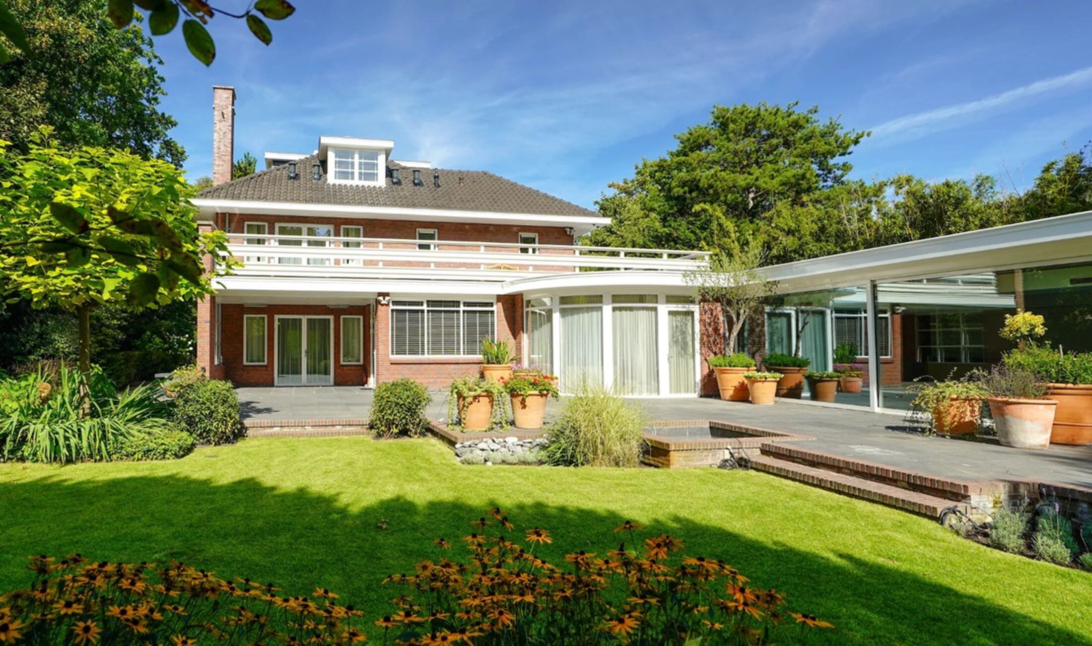 De achterzijde van de Haagse villa
