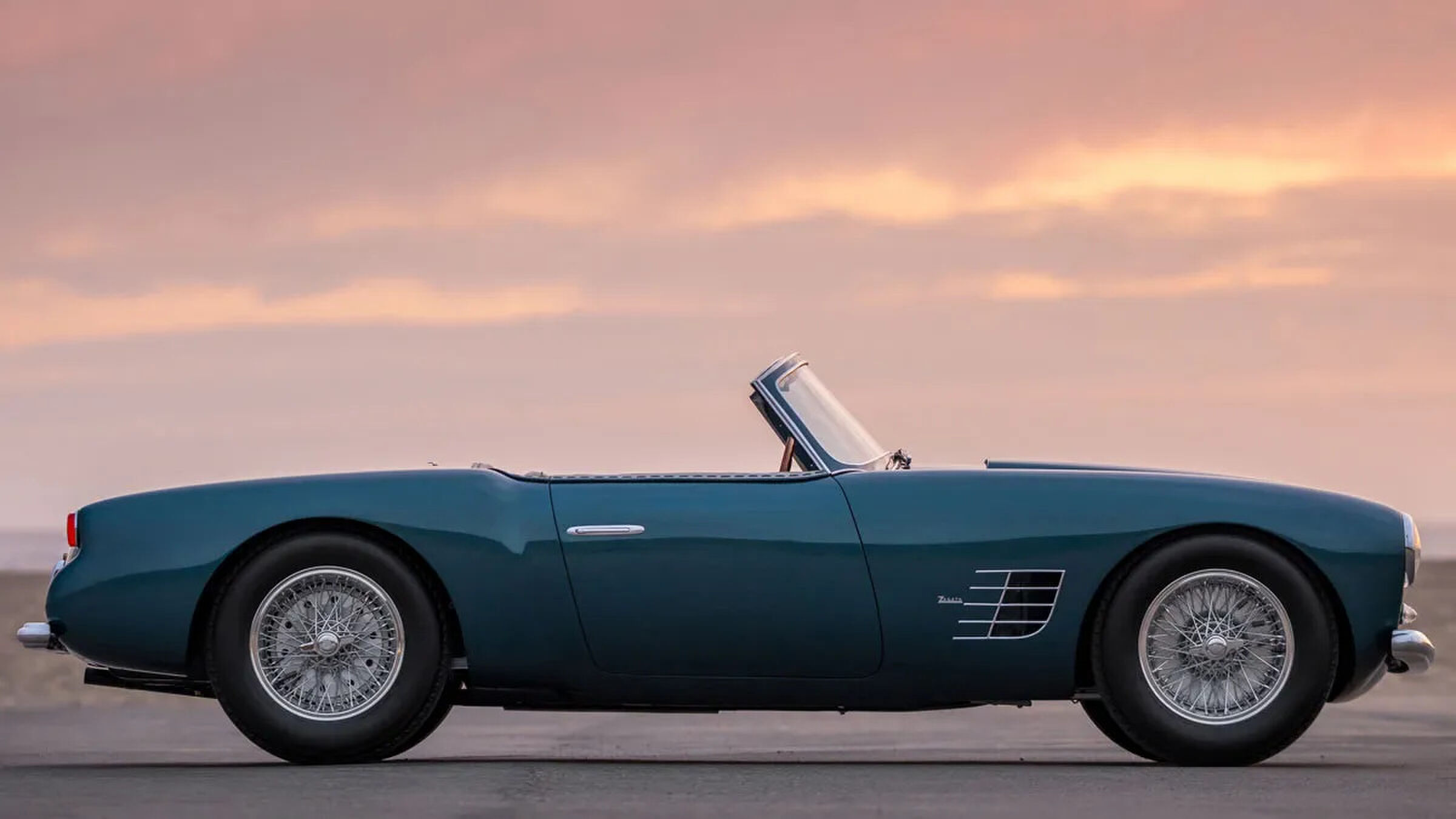 De Maserati 2000 Zagato van Juan Perón van de zijkant