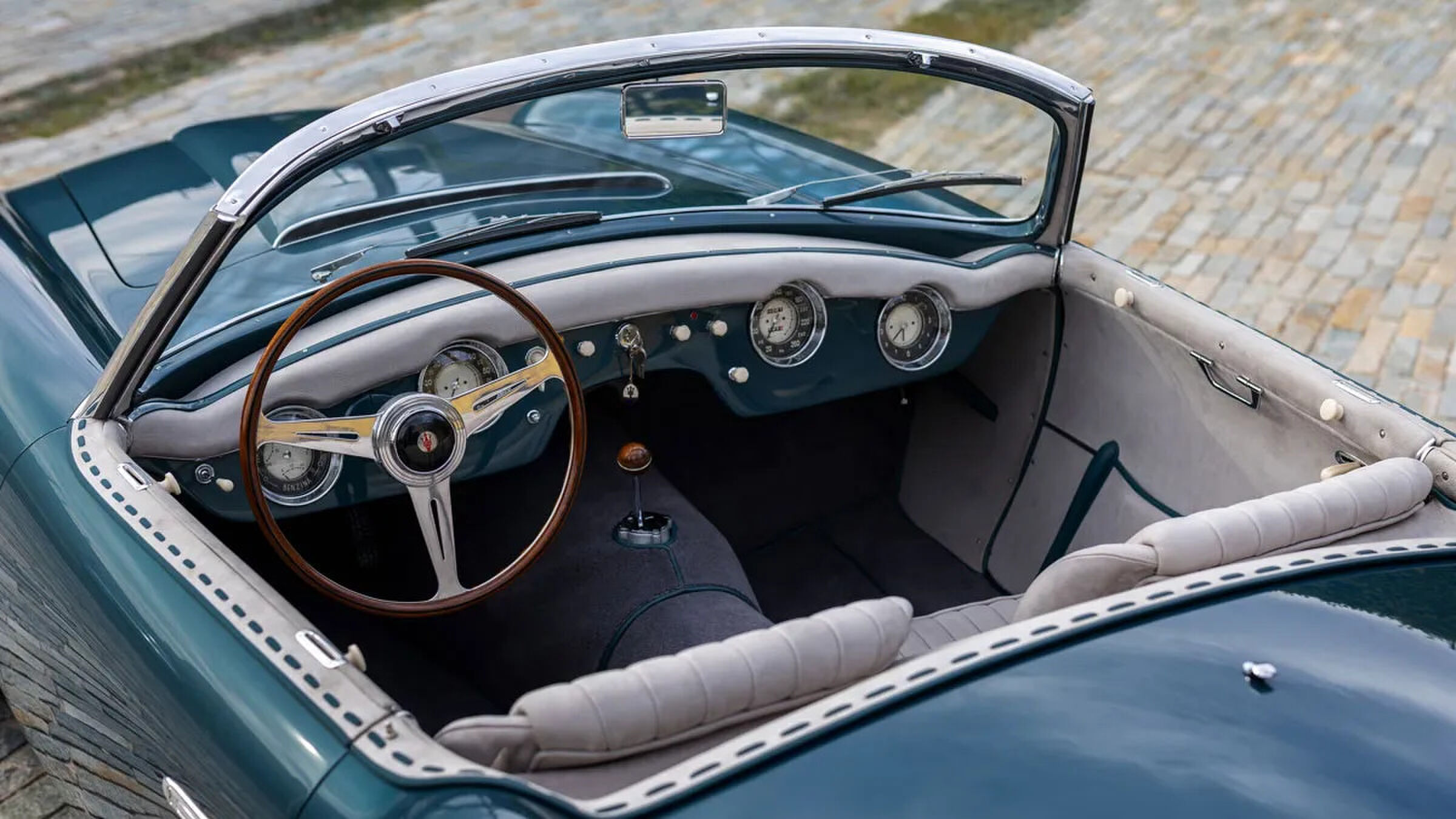 Het interieur van de Maserati 2000 Zagato van Juan Perón