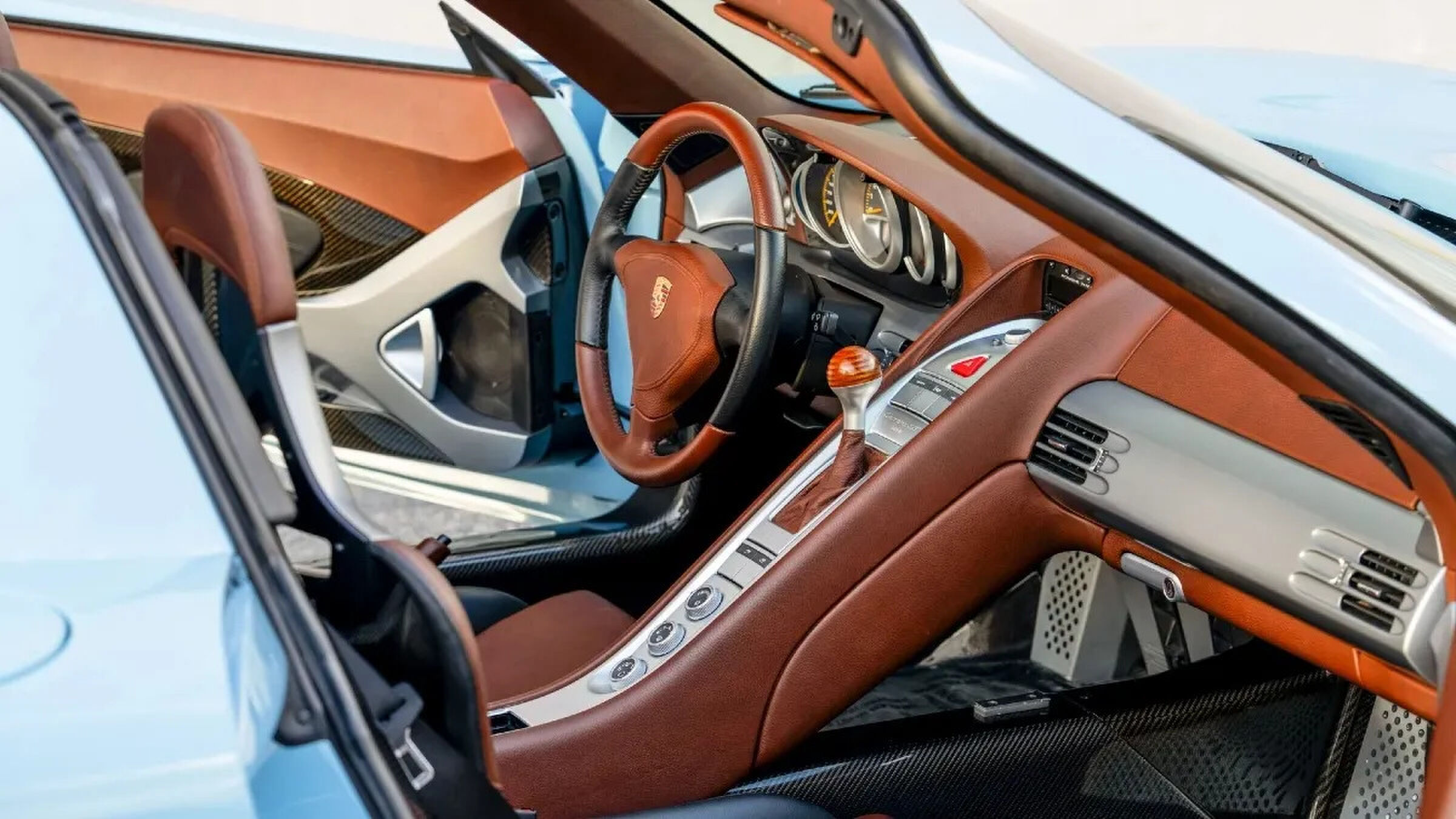 Het interieur van de Porsche Carrera GT