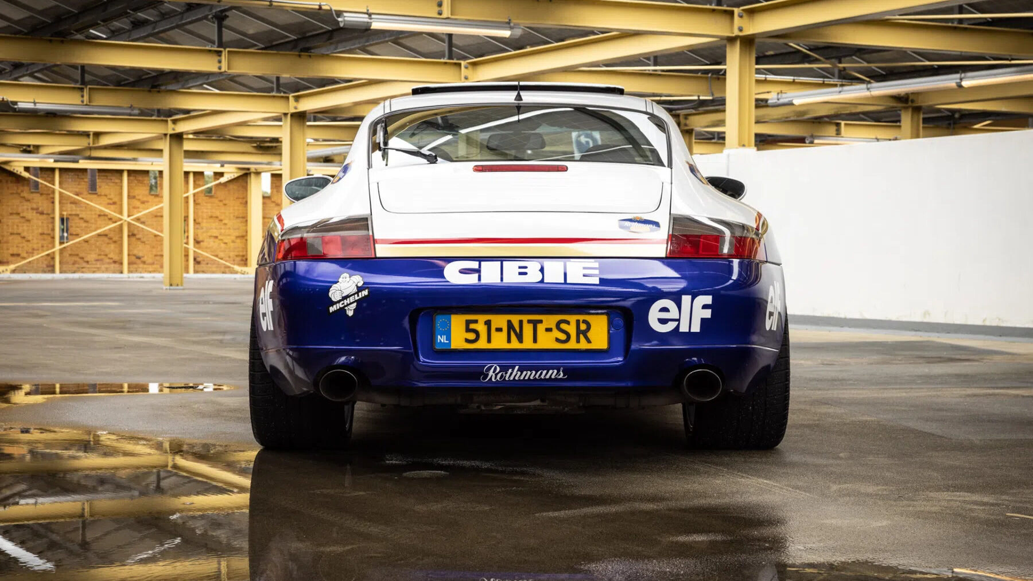 De achterzijde van de Porsche Rothmans op Marktplaats