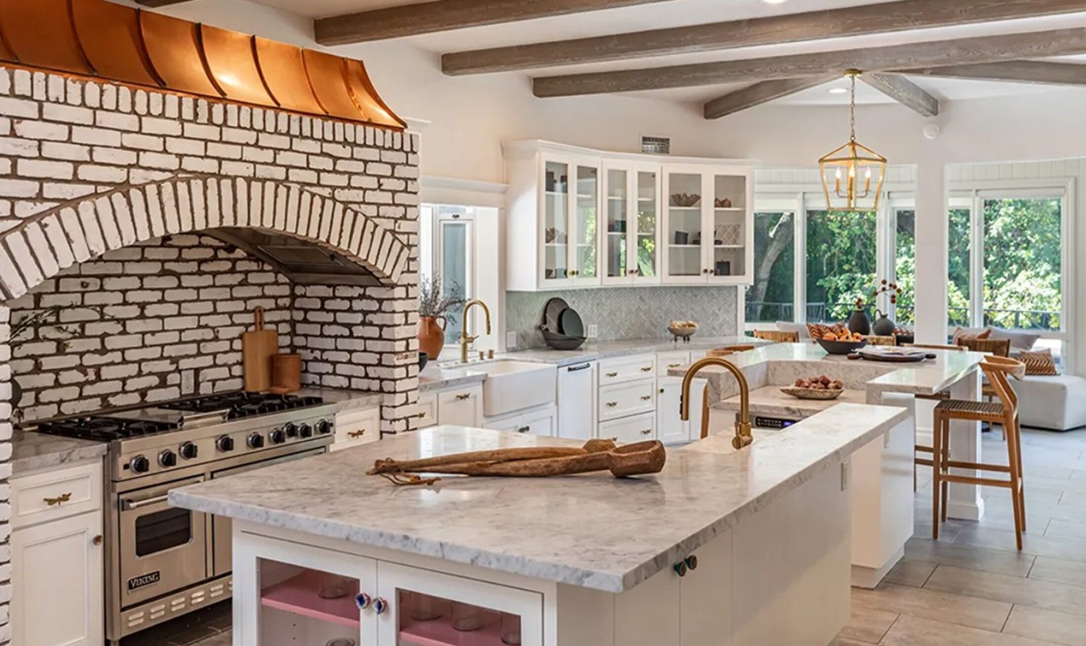 De keuken van de villa van Selena Gomez