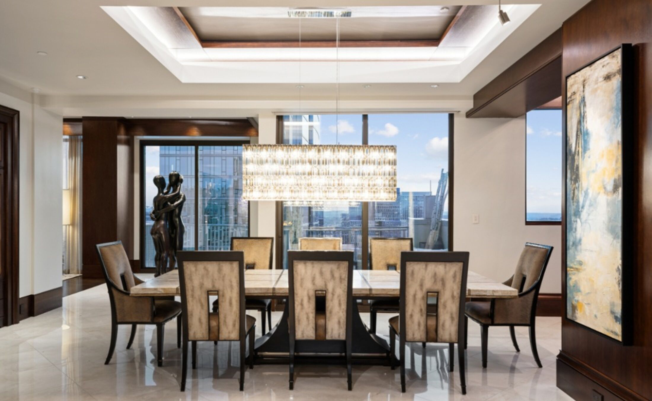 De eetkamer van het in Nashville gevestigde penthouse