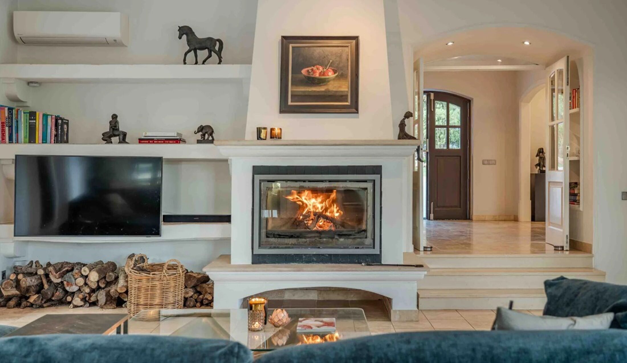 De living van de villa die zich op het landgoed in Portugal bevindt