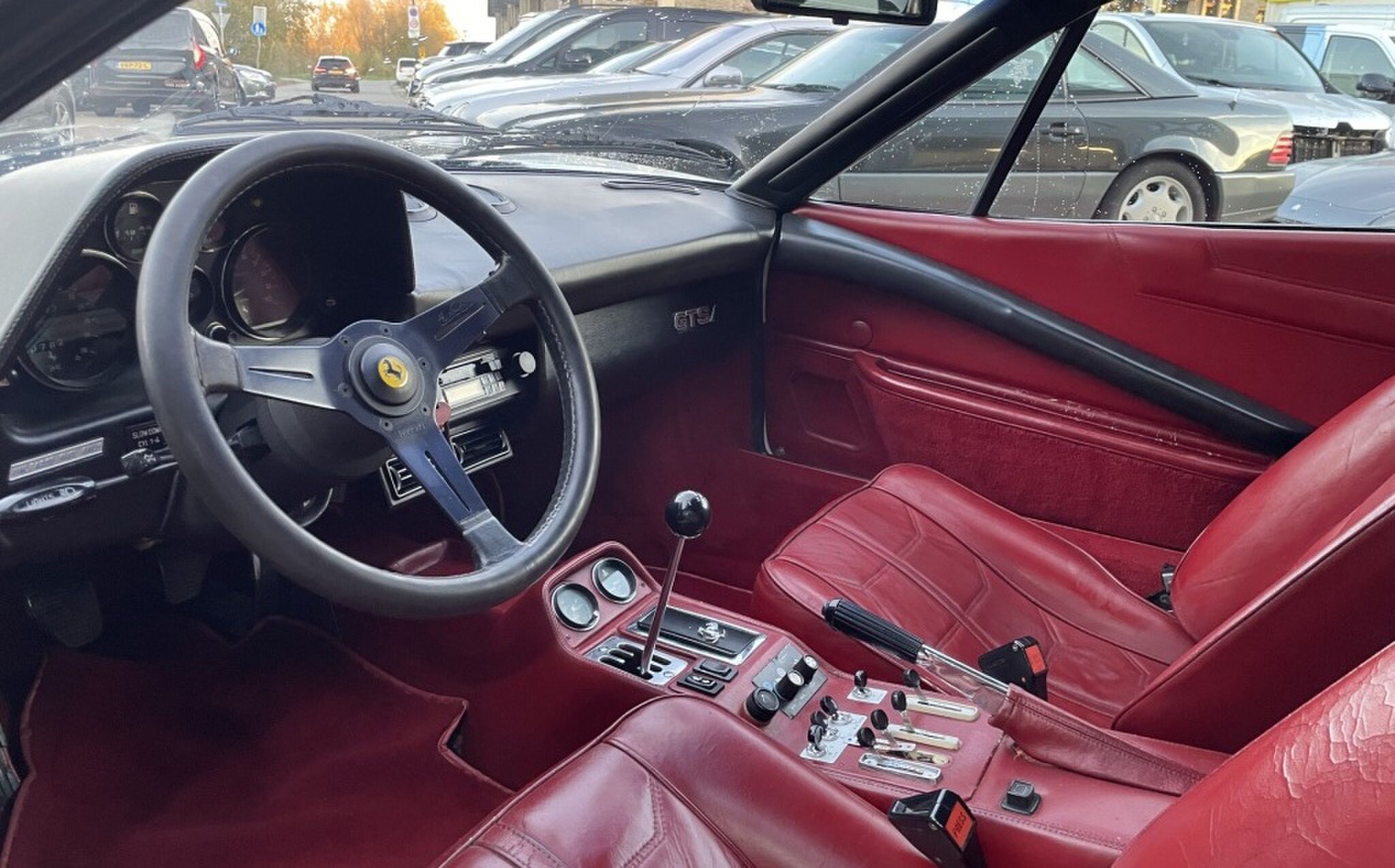 Het interieur van de klassieke wagen