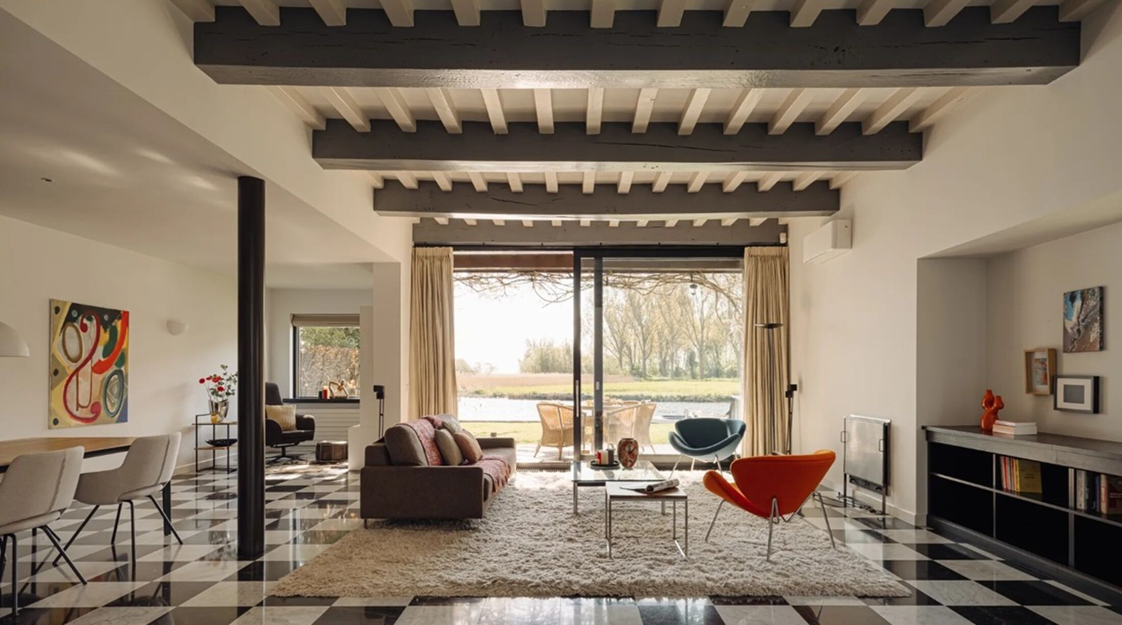 Het interieur van de Warmondse villa