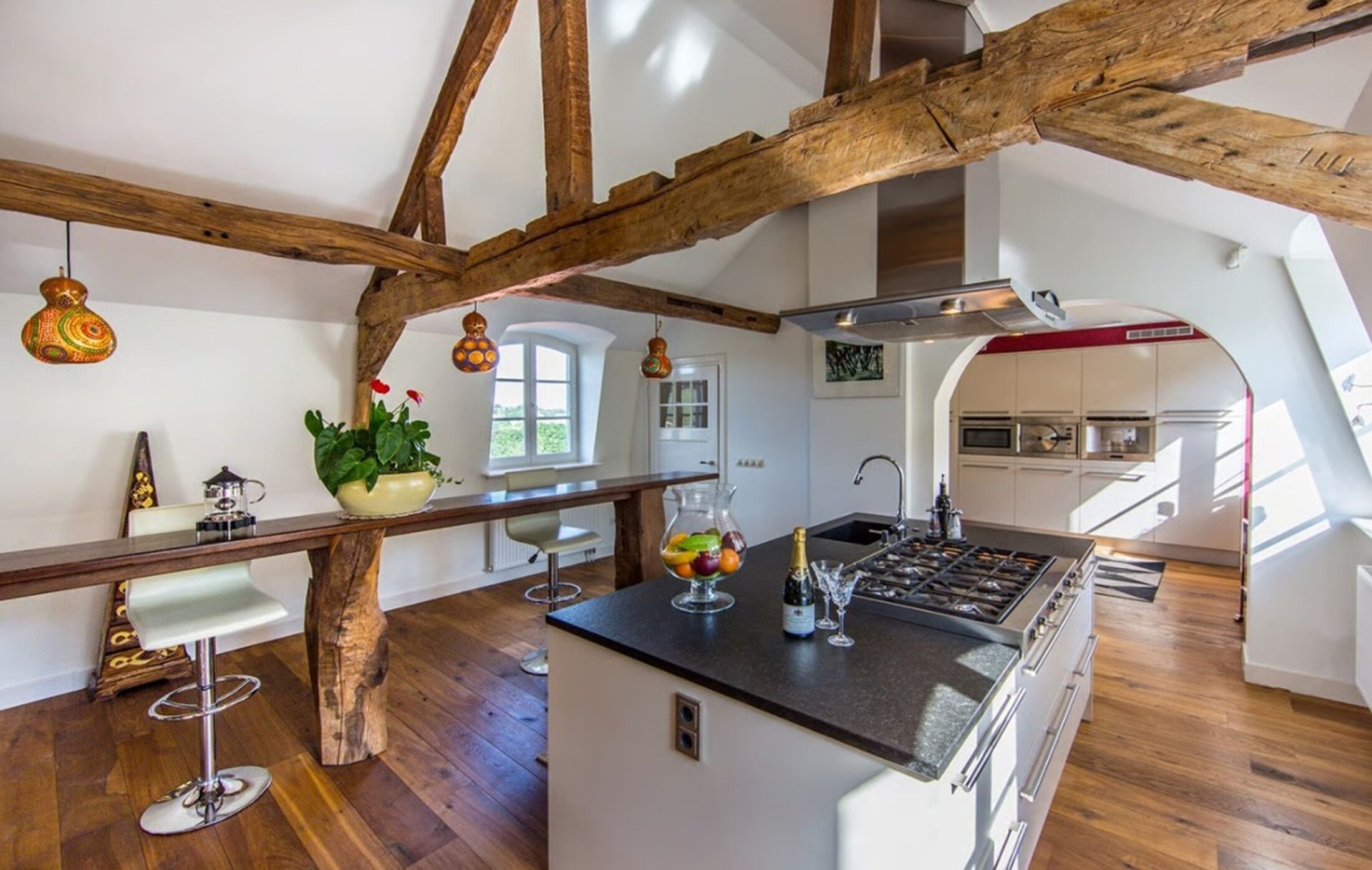 De keuken in de hoofdwoning