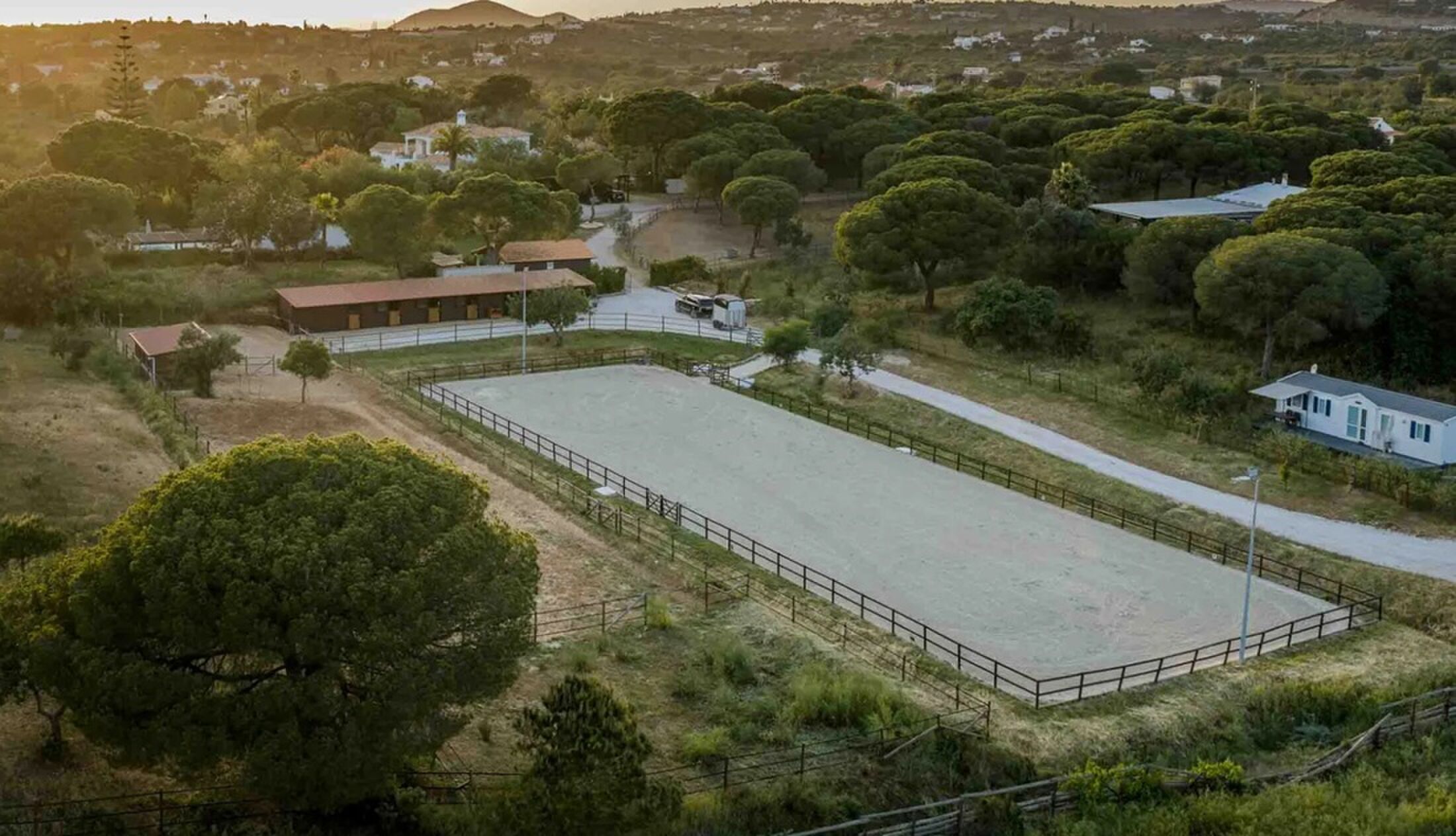 De luxe paardenfaciliteiten