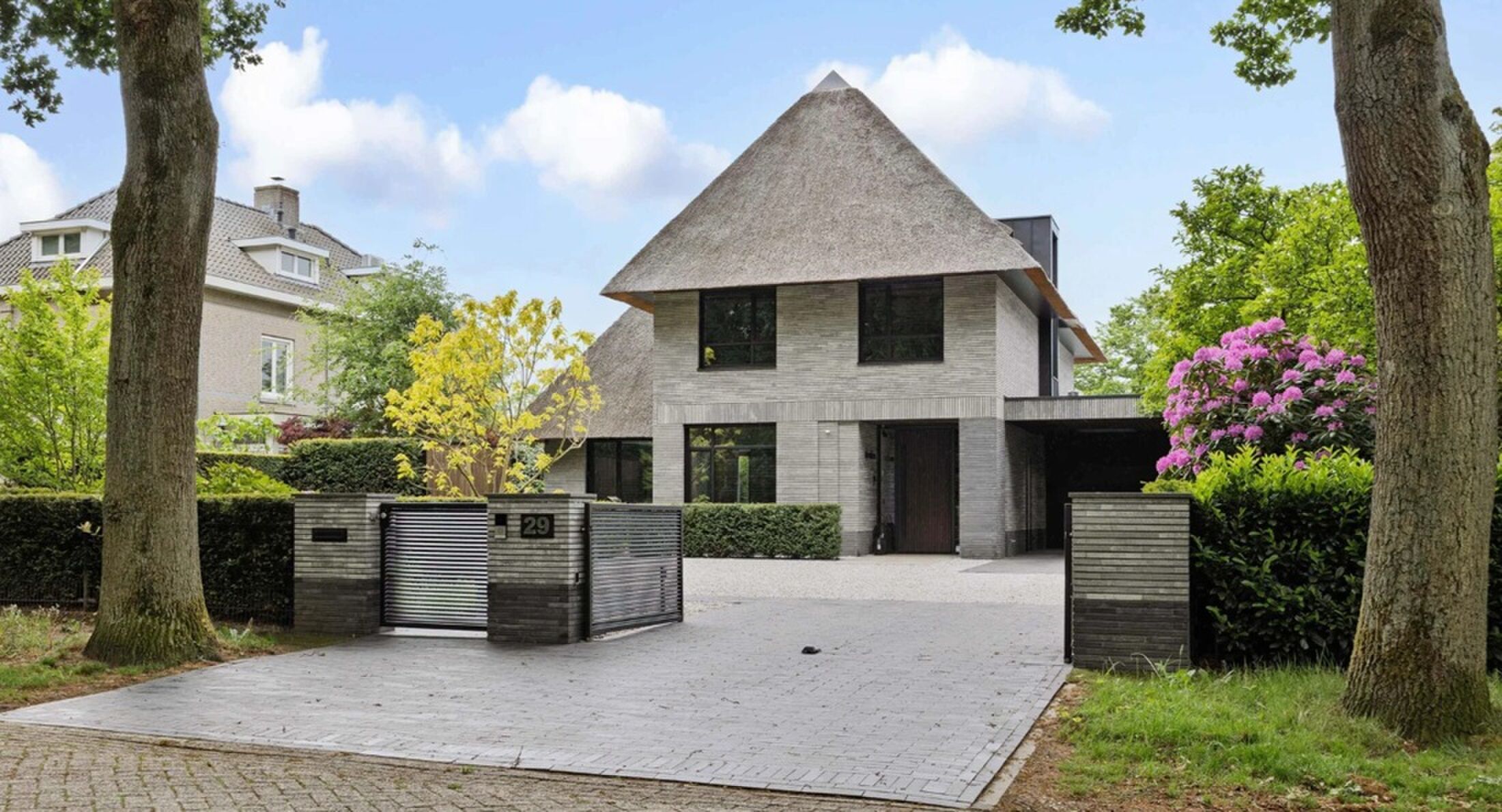 De voorzijde van de woning