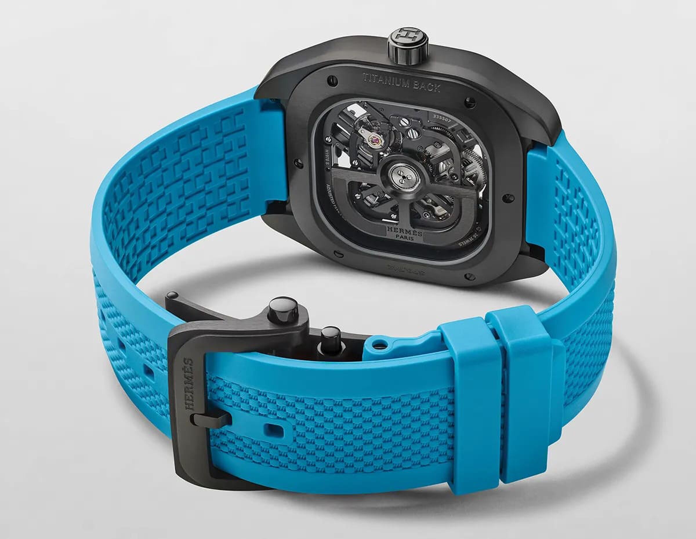 Het Herm&egrave;s H08 Squelette-horloge van achter
