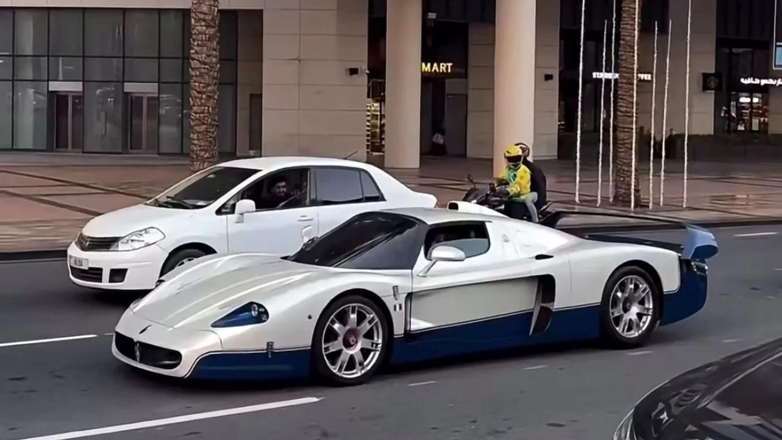 De Maserati MC12 in Dubai