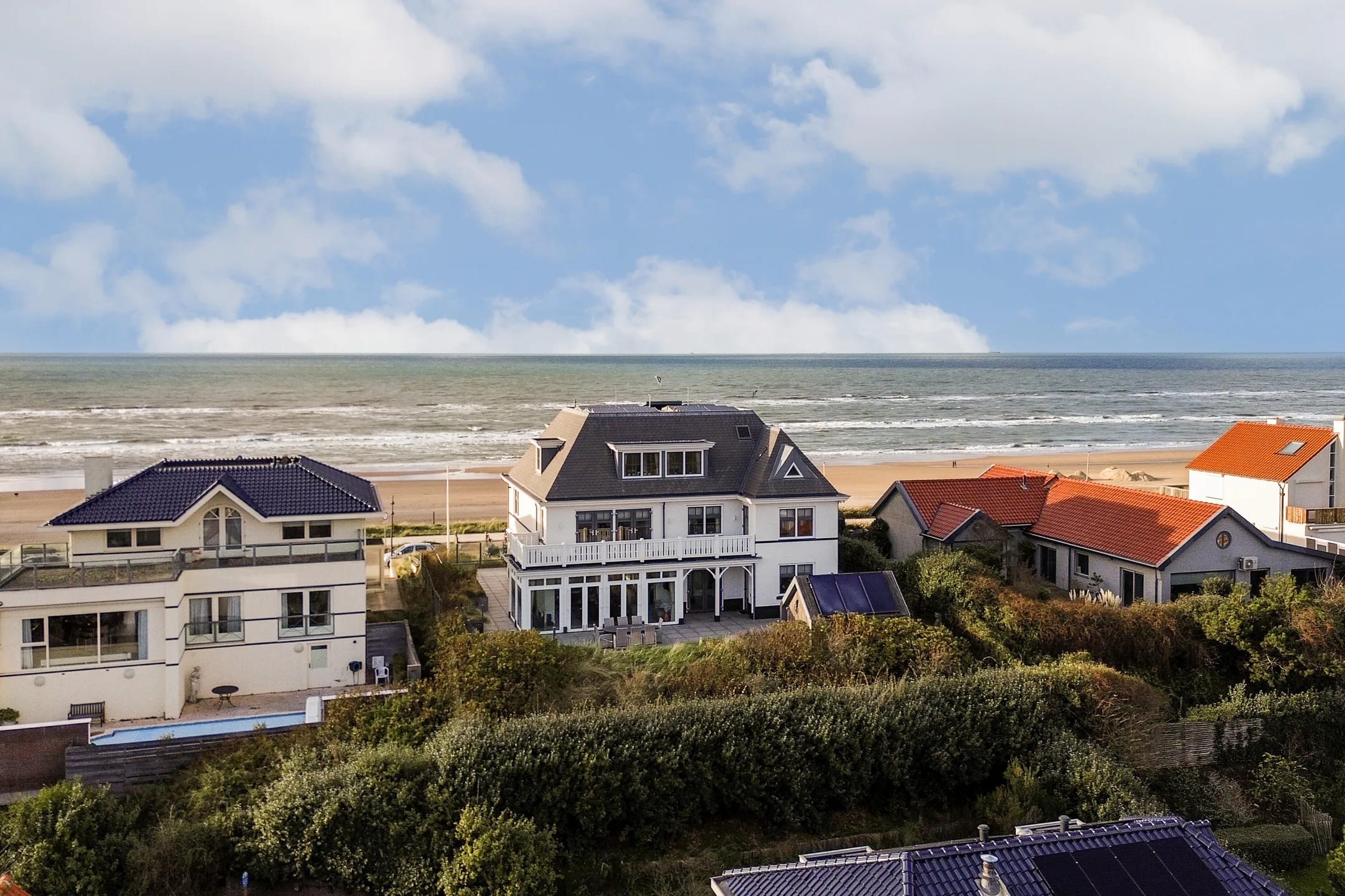 Villa van € 4,8 miljoen aan de boulevard van Zandvoort biedt panoramisch uitzicht over de zee en de 