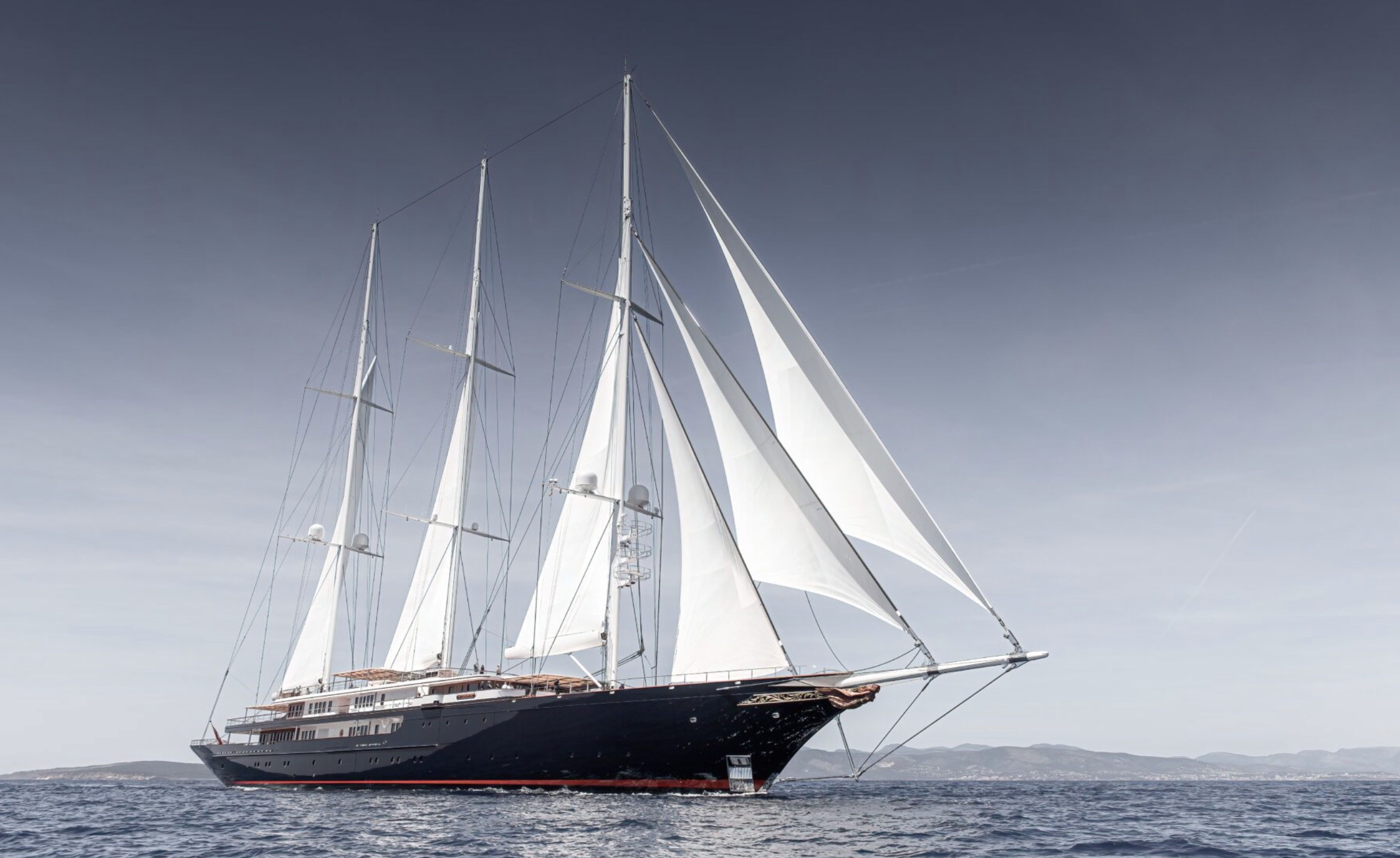 Het superjacht Koru van Jeff Bezos