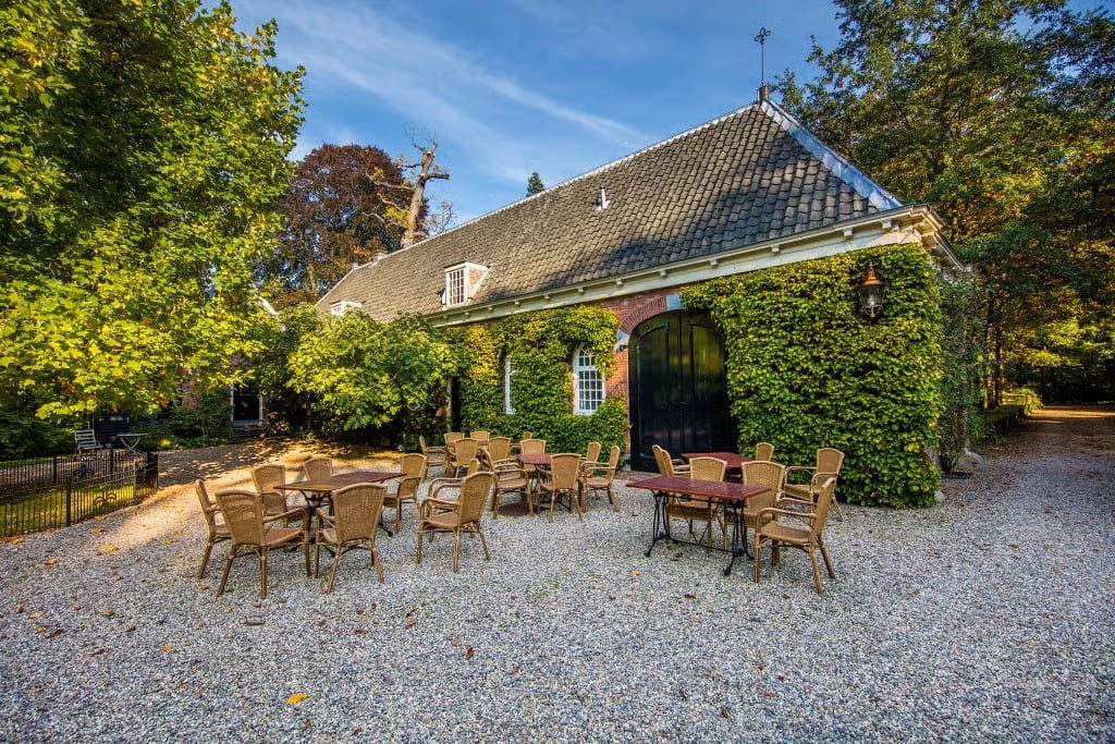 Het terras bij het landgoed Rijnhuizen in Nieuwegein