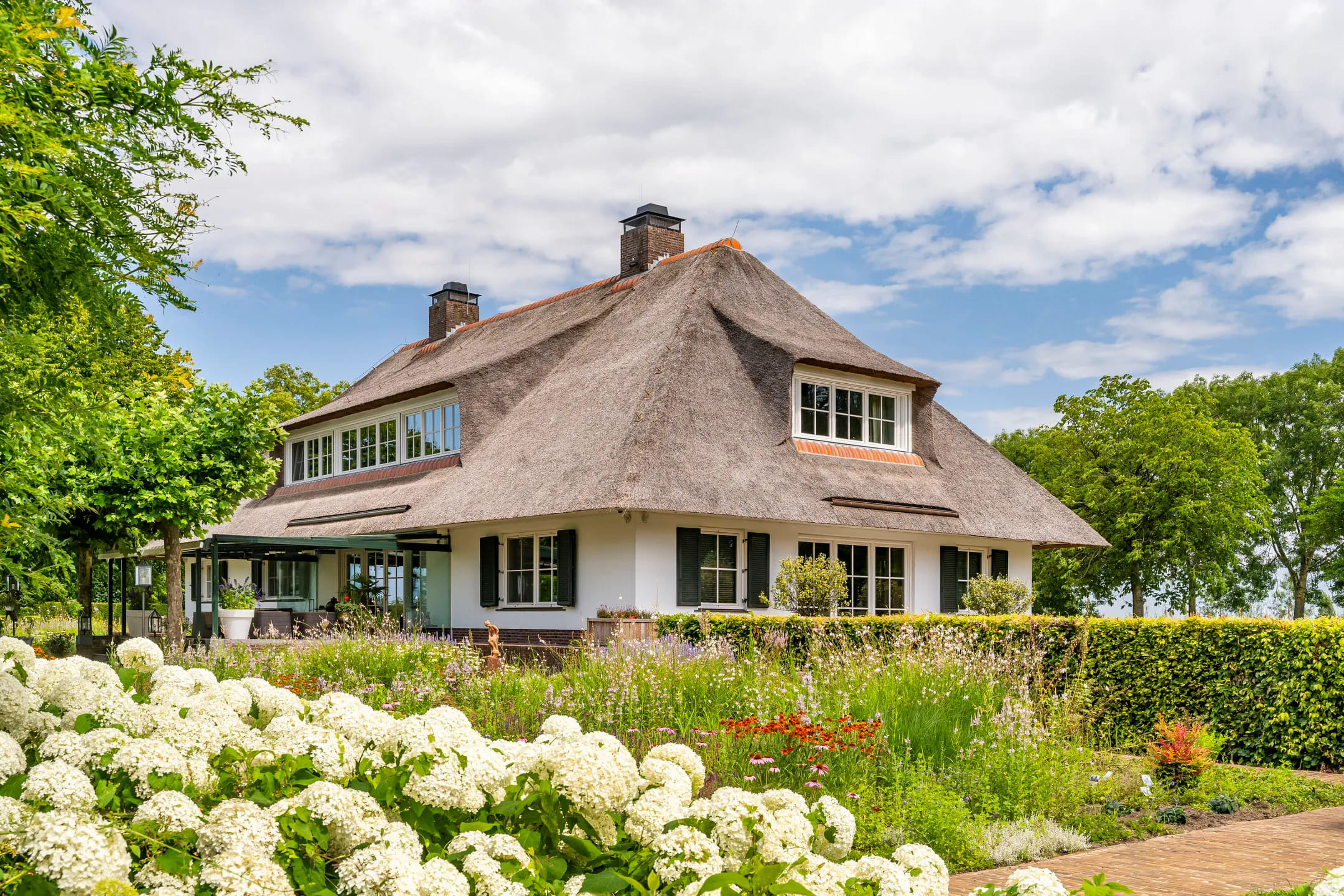 De voorzijde van het landhuis in Brummen
