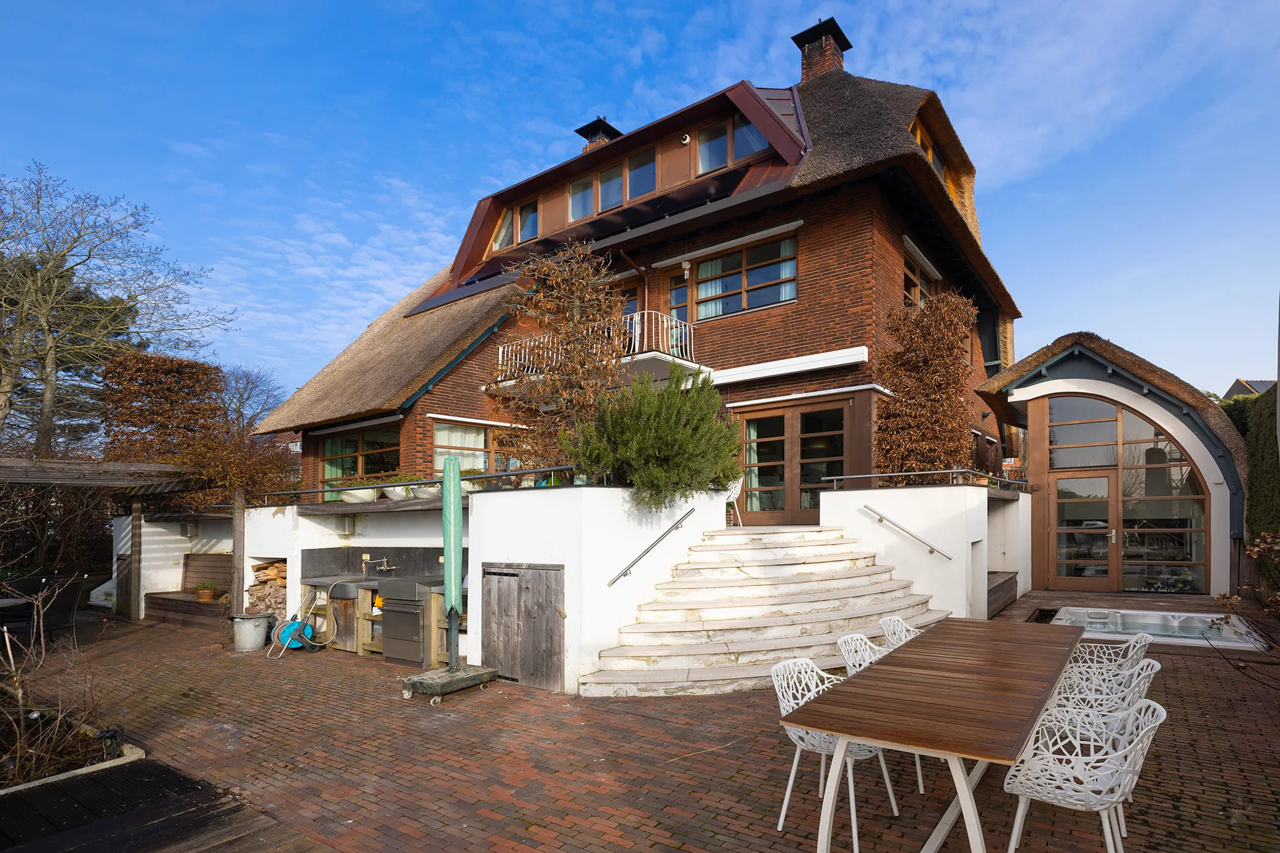 De rietgedekte villa in Rotterdam-Hillegersberg