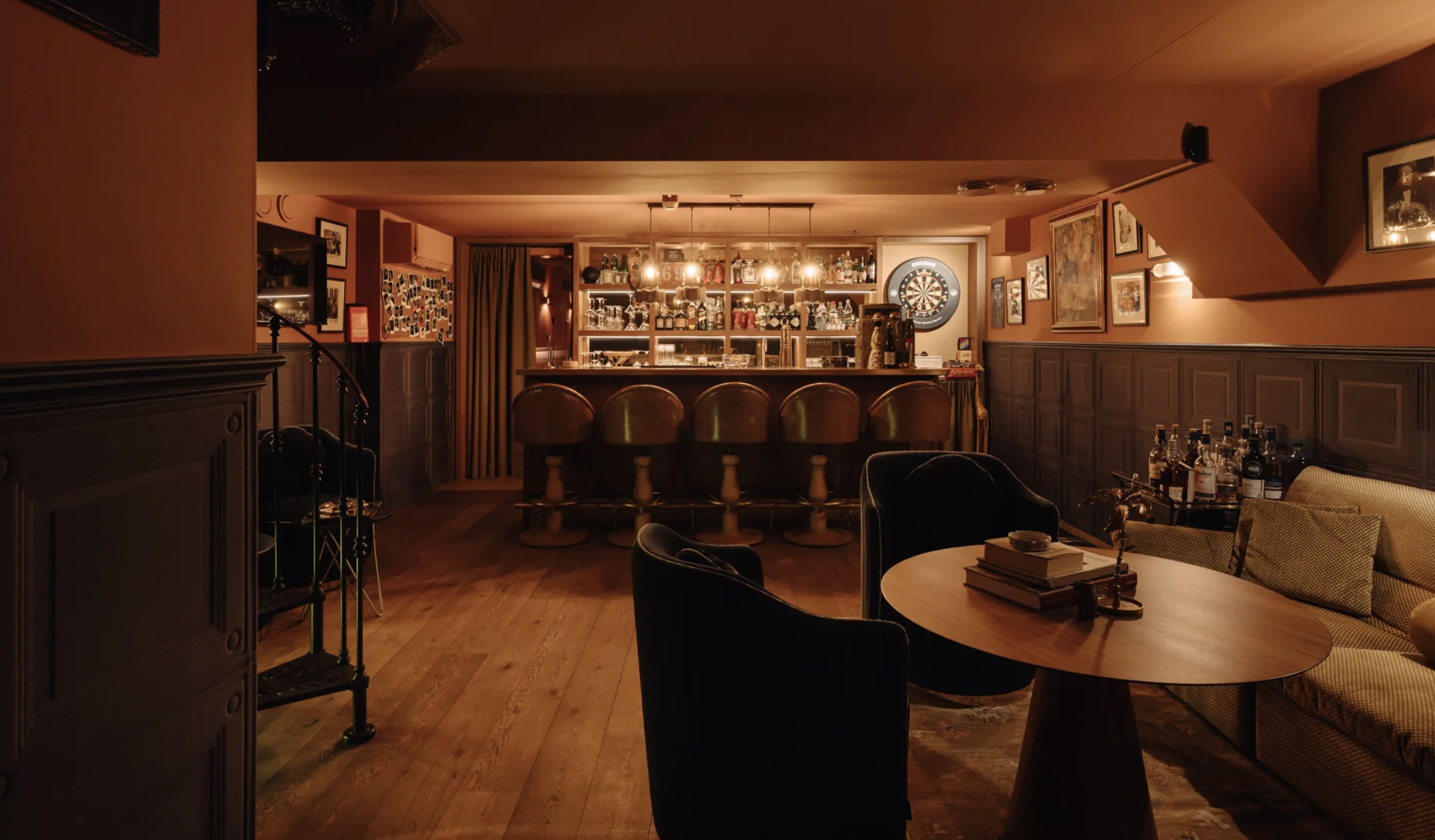 De bioscoopbar in de villa van de hotelier in Amsterdam-Zuid
