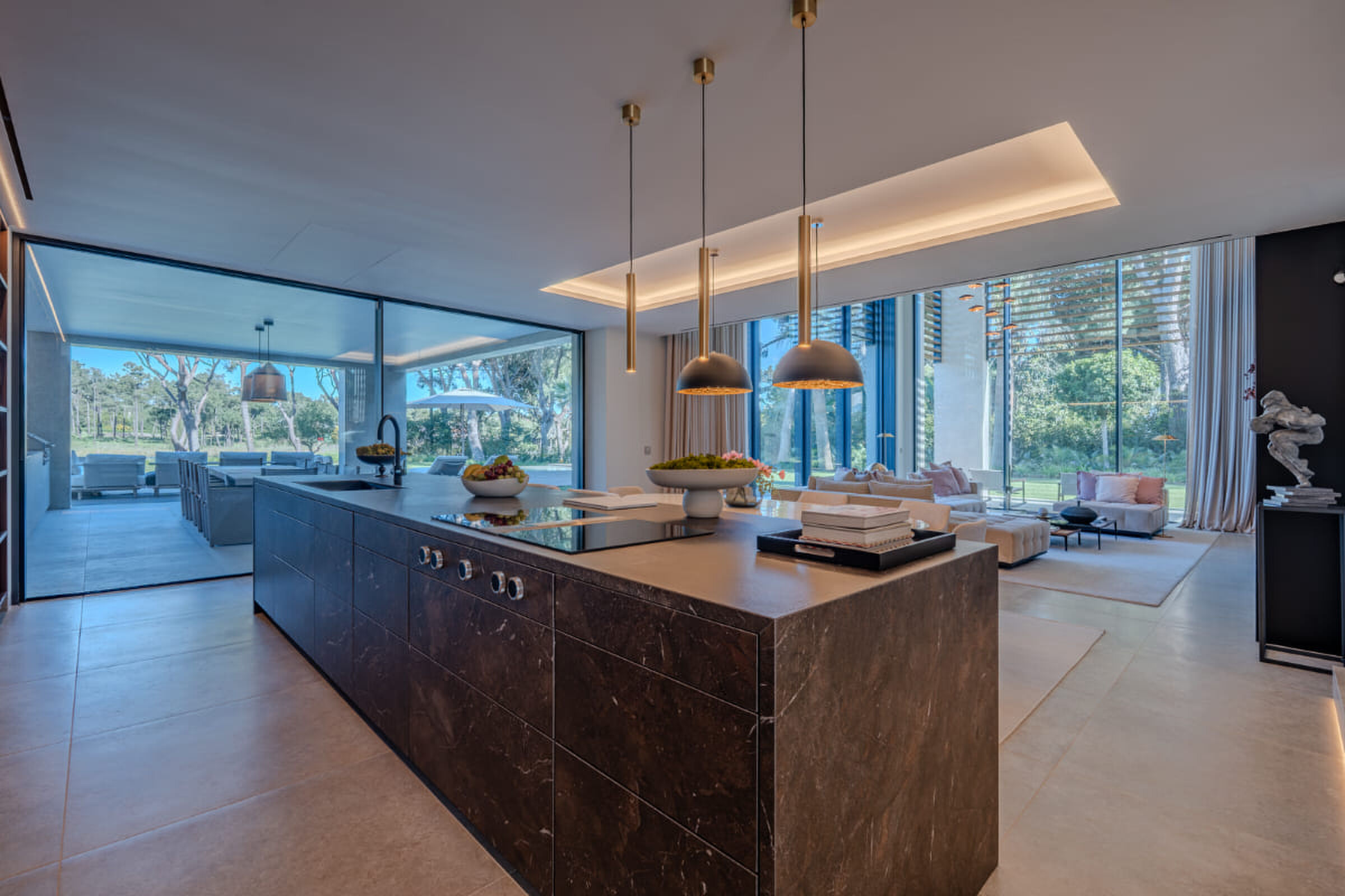De keuken in de villa in Quinta do Lago