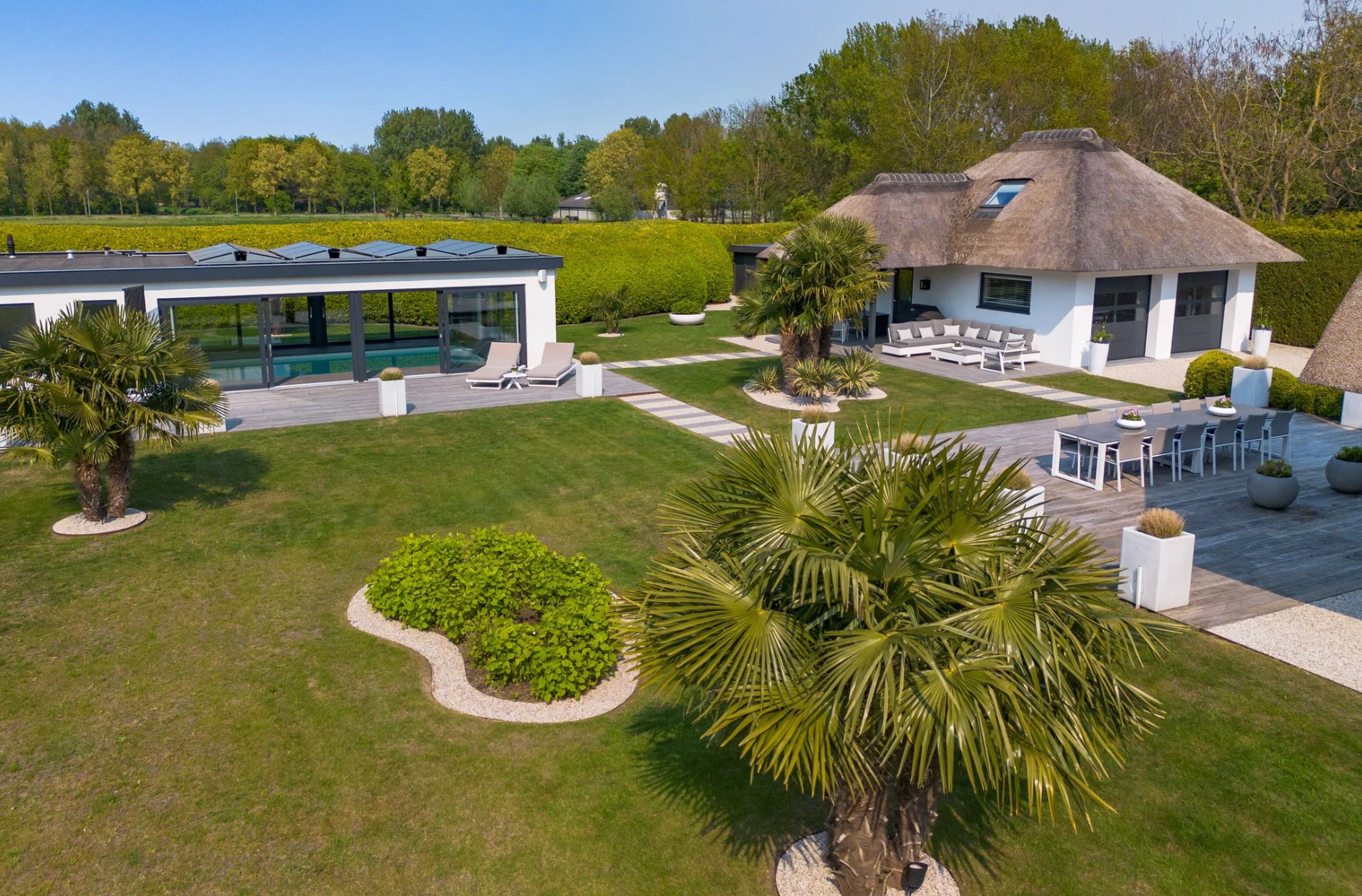 De buitenzijde van de villa in Almere