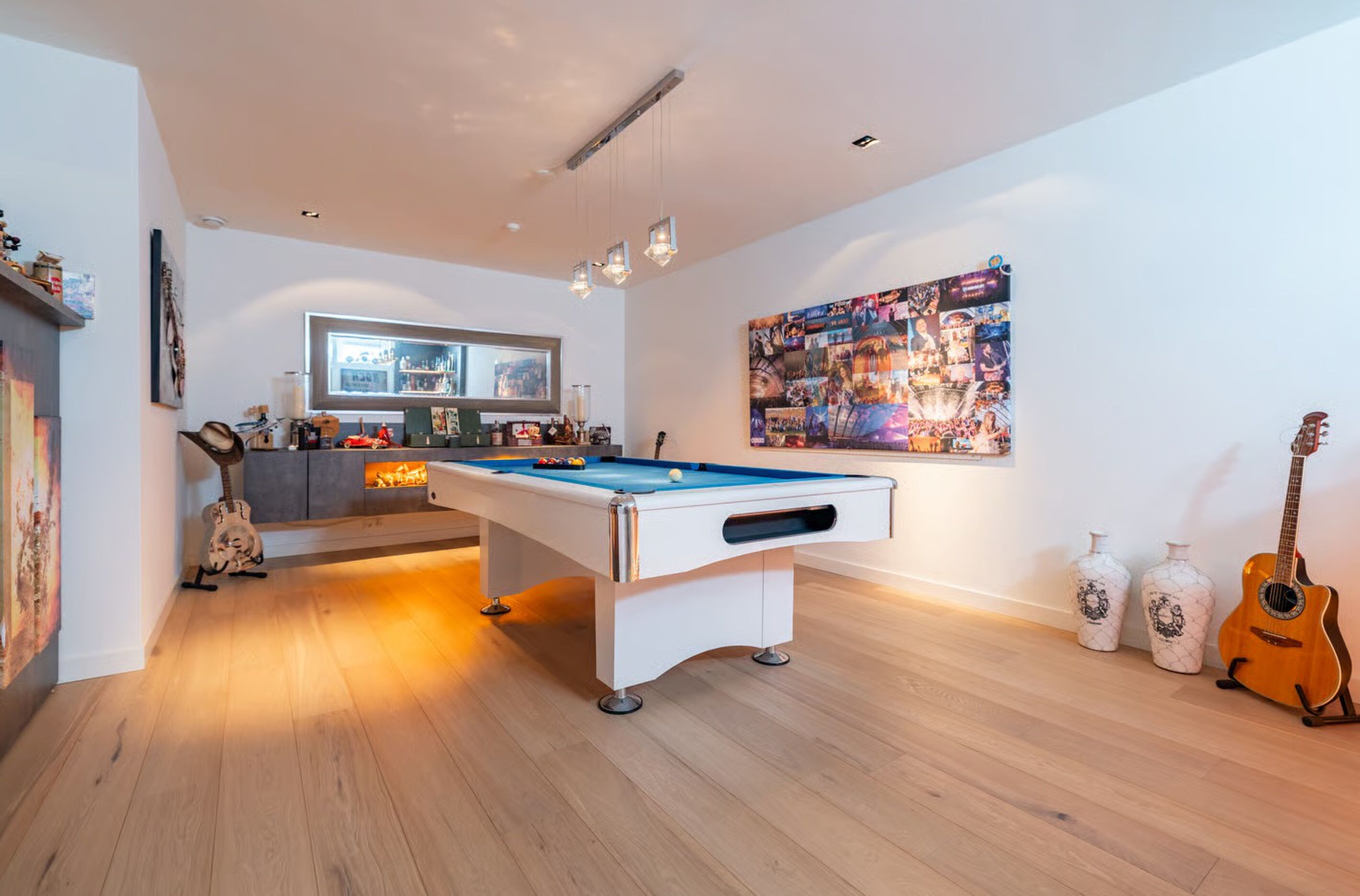 De pooltafel in het souterrain