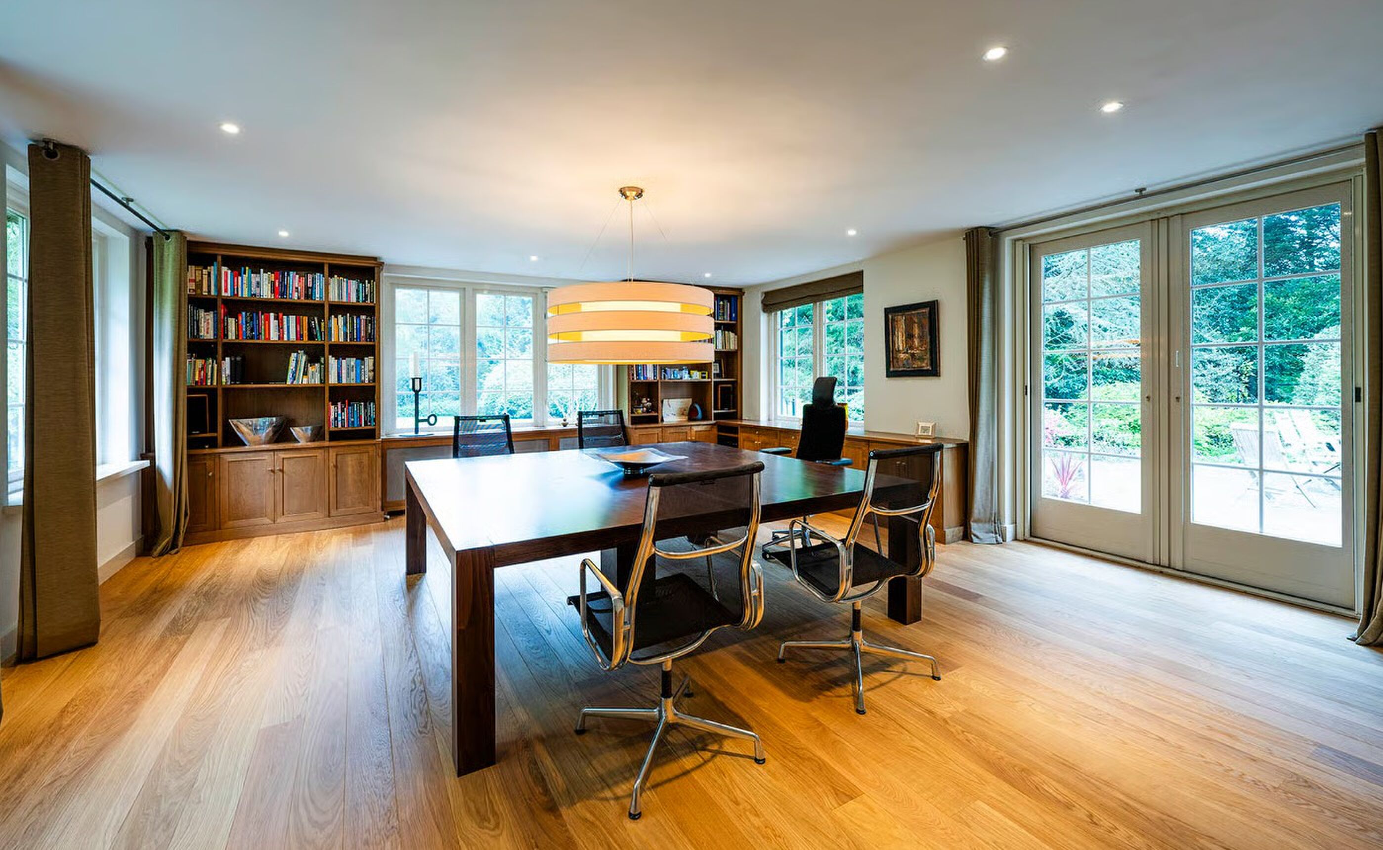 De werkkamer in de villa in Blaricum