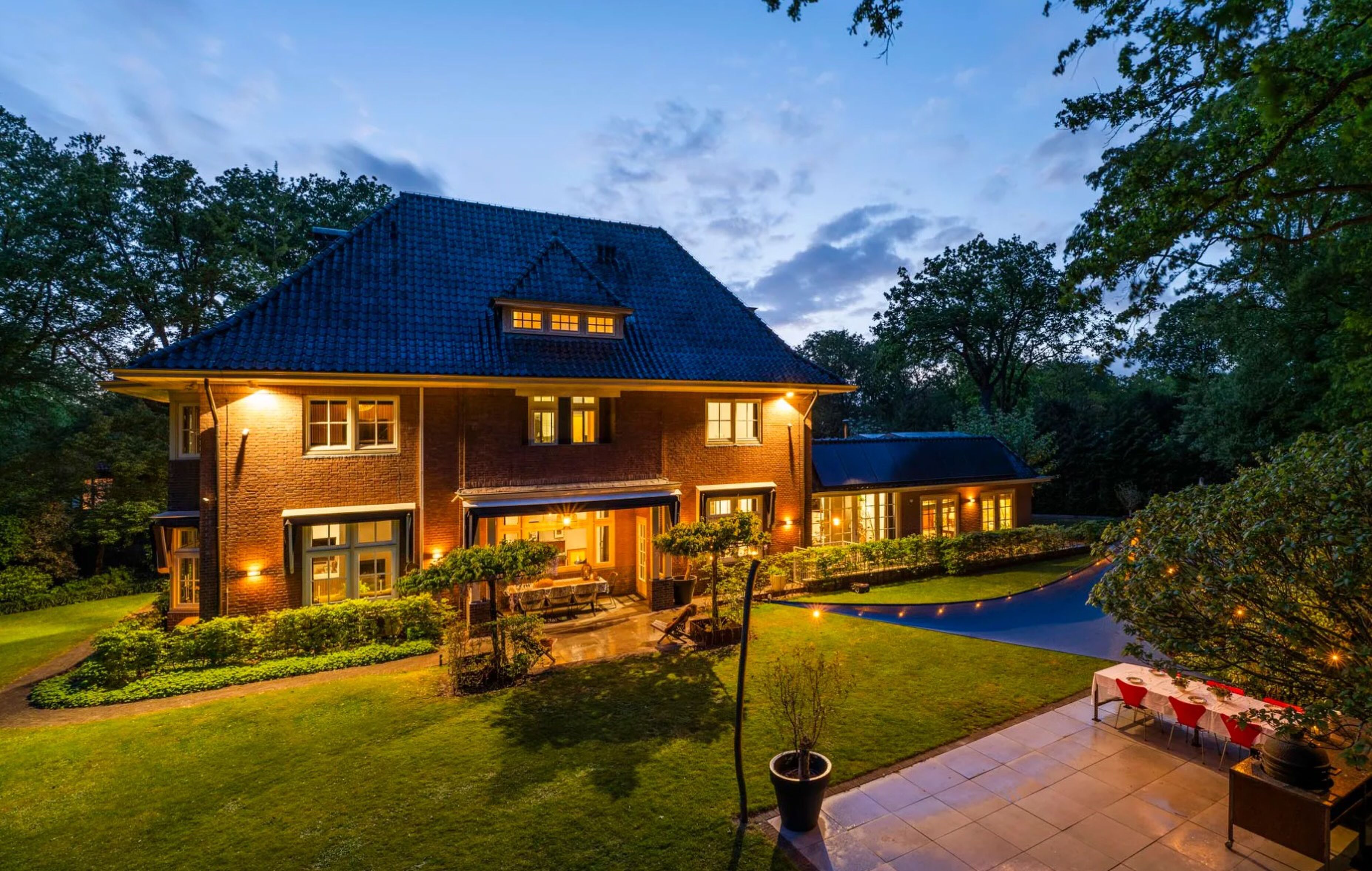 De voorzijde van de villa van Chazia Mourali in Hilversum