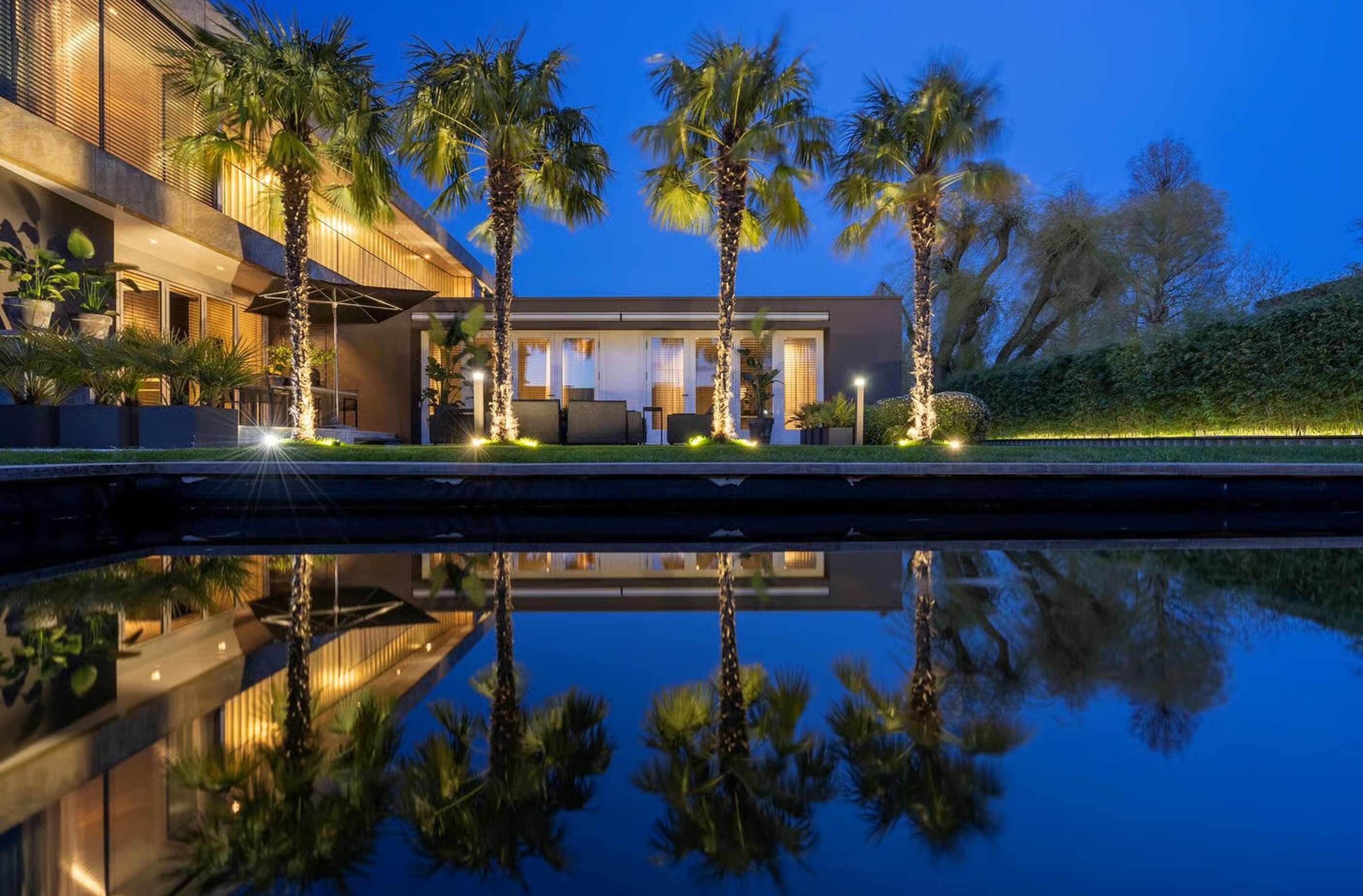 De tuin van de villa in Vinkeveen