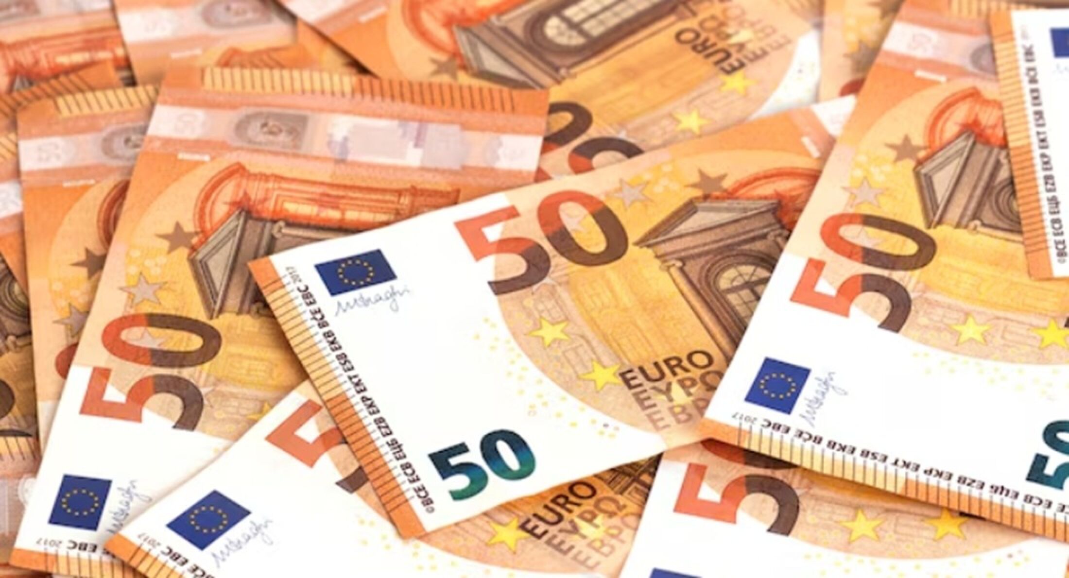 Een berg met briefjes van 50 euro