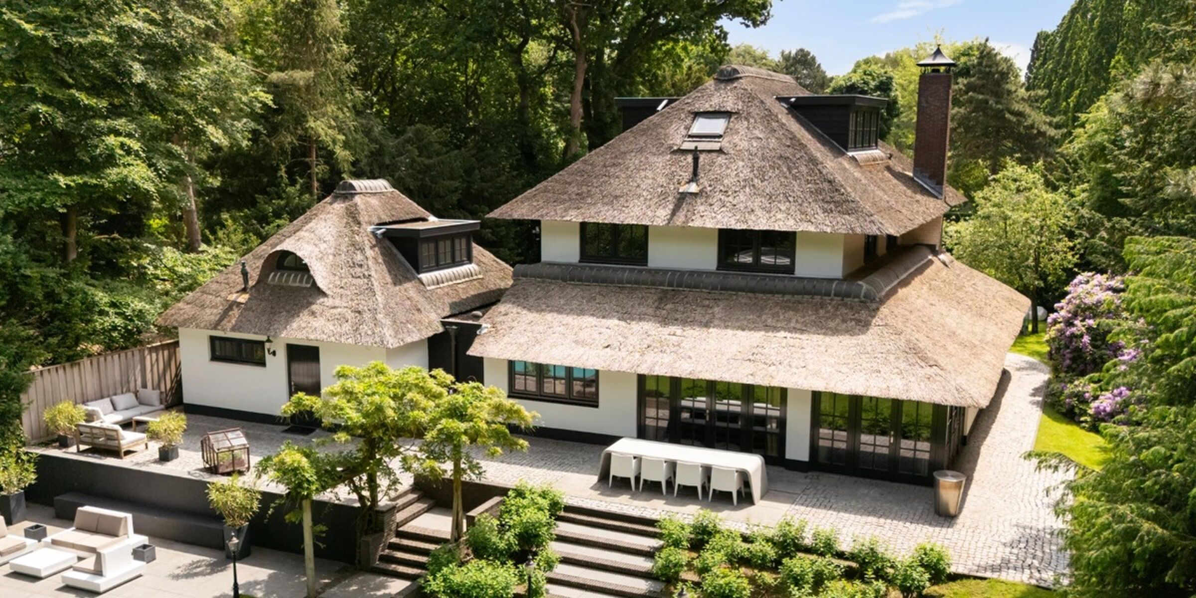 Laren lost Bloemendaal officieel af als de duurste gemeente van Nederland