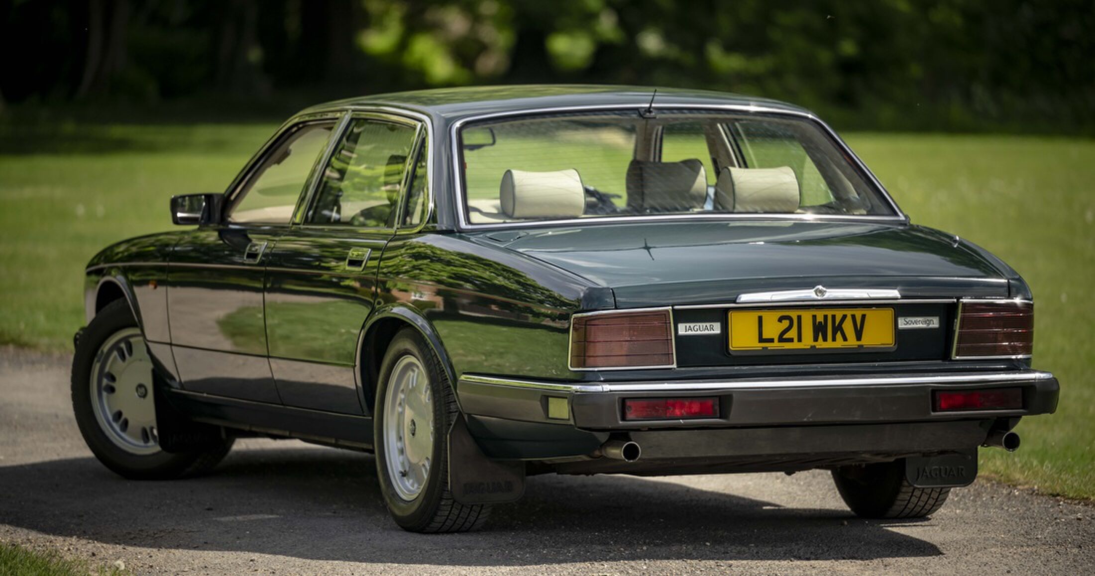De achterzijde van de voormalige Jaguar van prinses Diana