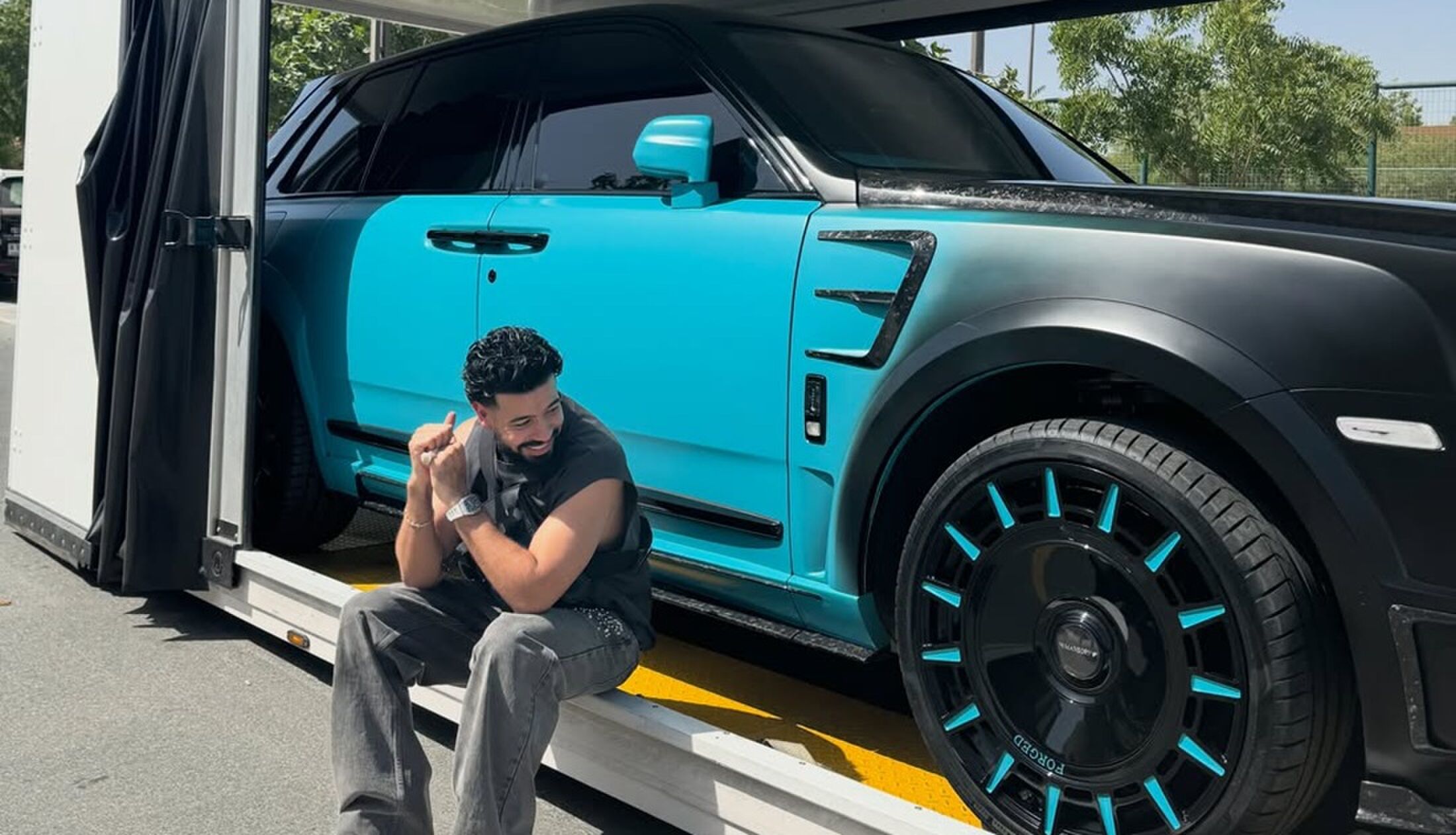DYSTINCT bij &eacute;&eacute;n van zijn nieuwe supercars